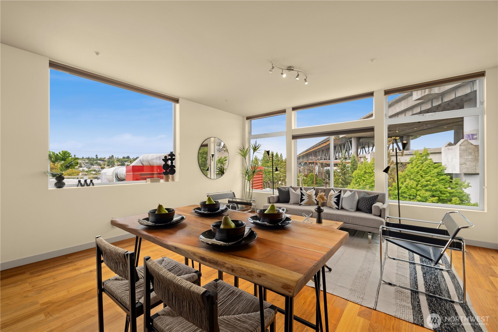 2960 Eastlake Avenue E Unit: 403
