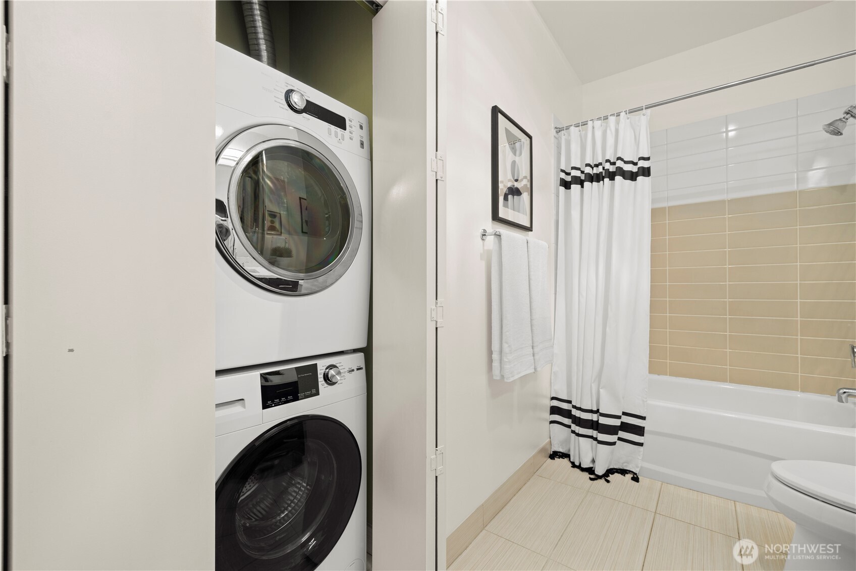 2960 Eastlake Avenue E Unit: 403