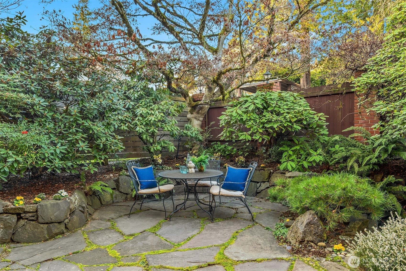 3419 E Laurelhurst Drive NE