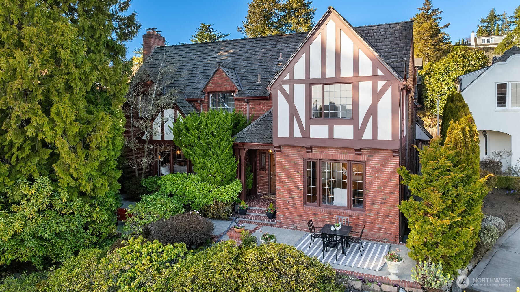 3419 E Laurelhurst Drive NE