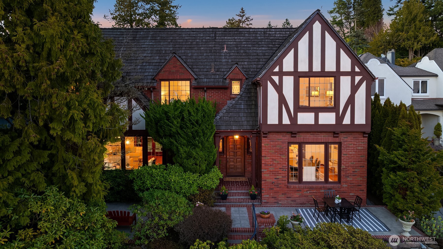 3419 E Laurelhurst Drive NE