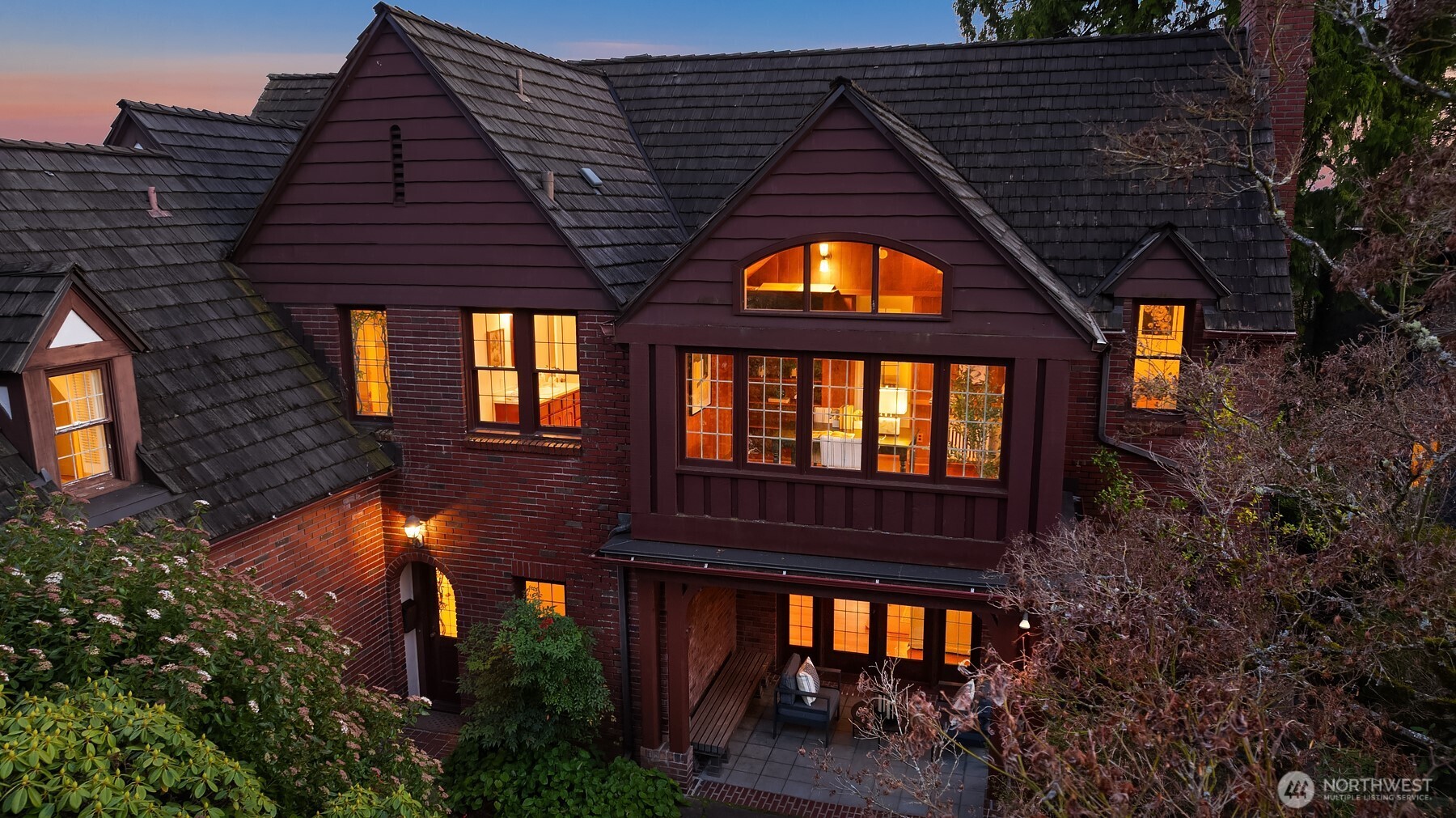 3419 E Laurelhurst Drive NE