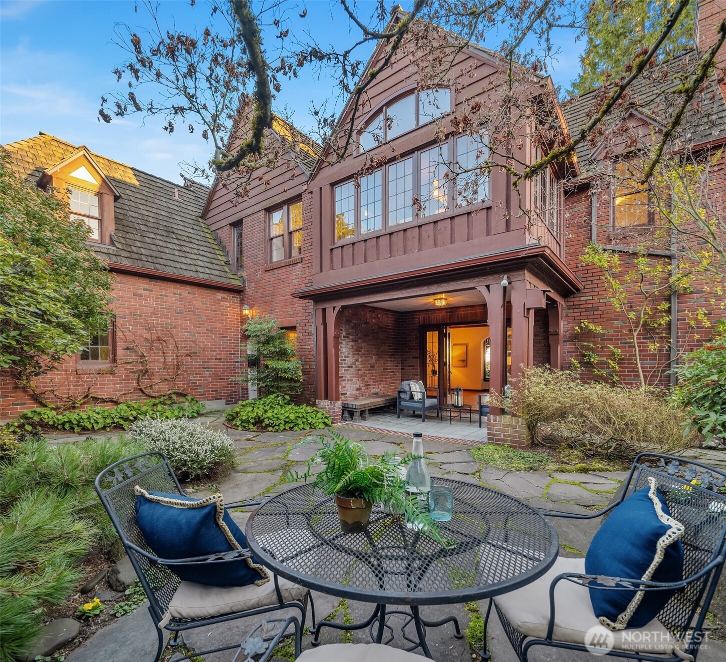 3419 E Laurelhurst Drive NE