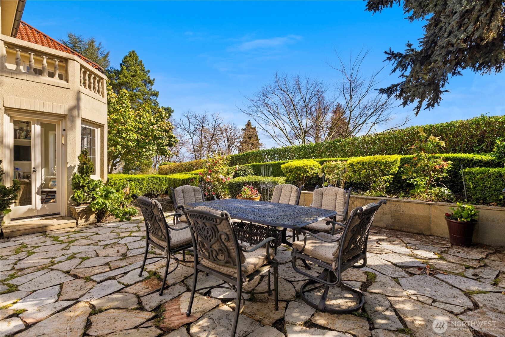 180 Lake Washington Boulevard E