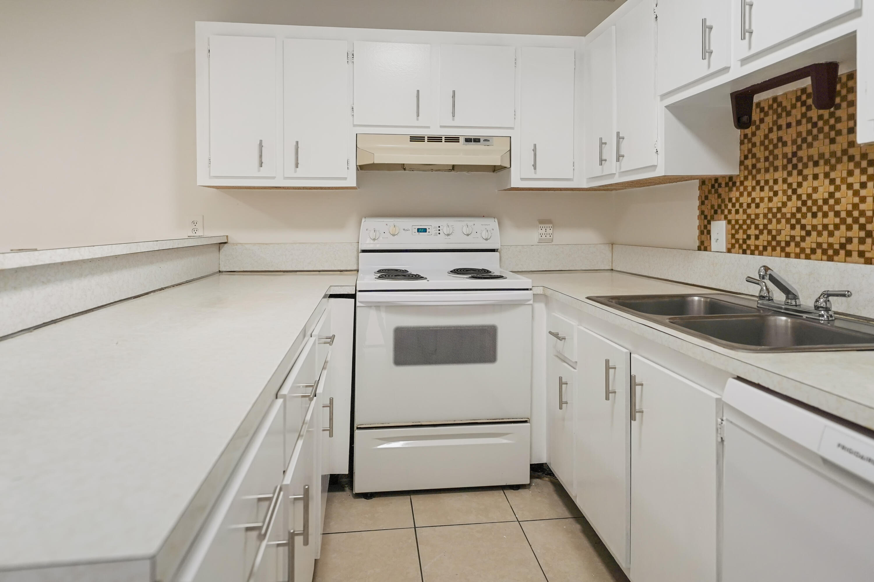237 ALEMEDA Drive 3