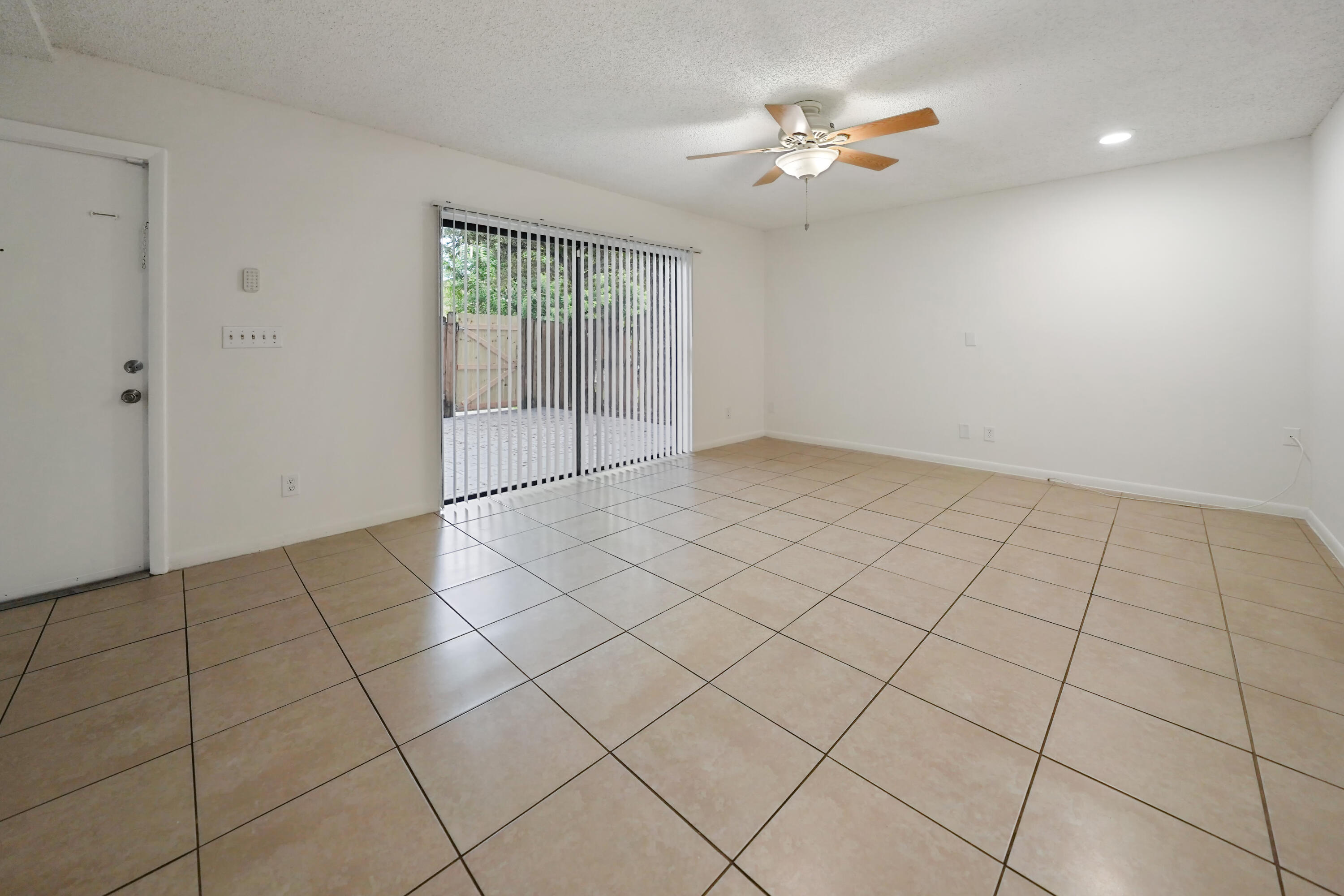 237 ALEMEDA Drive 3