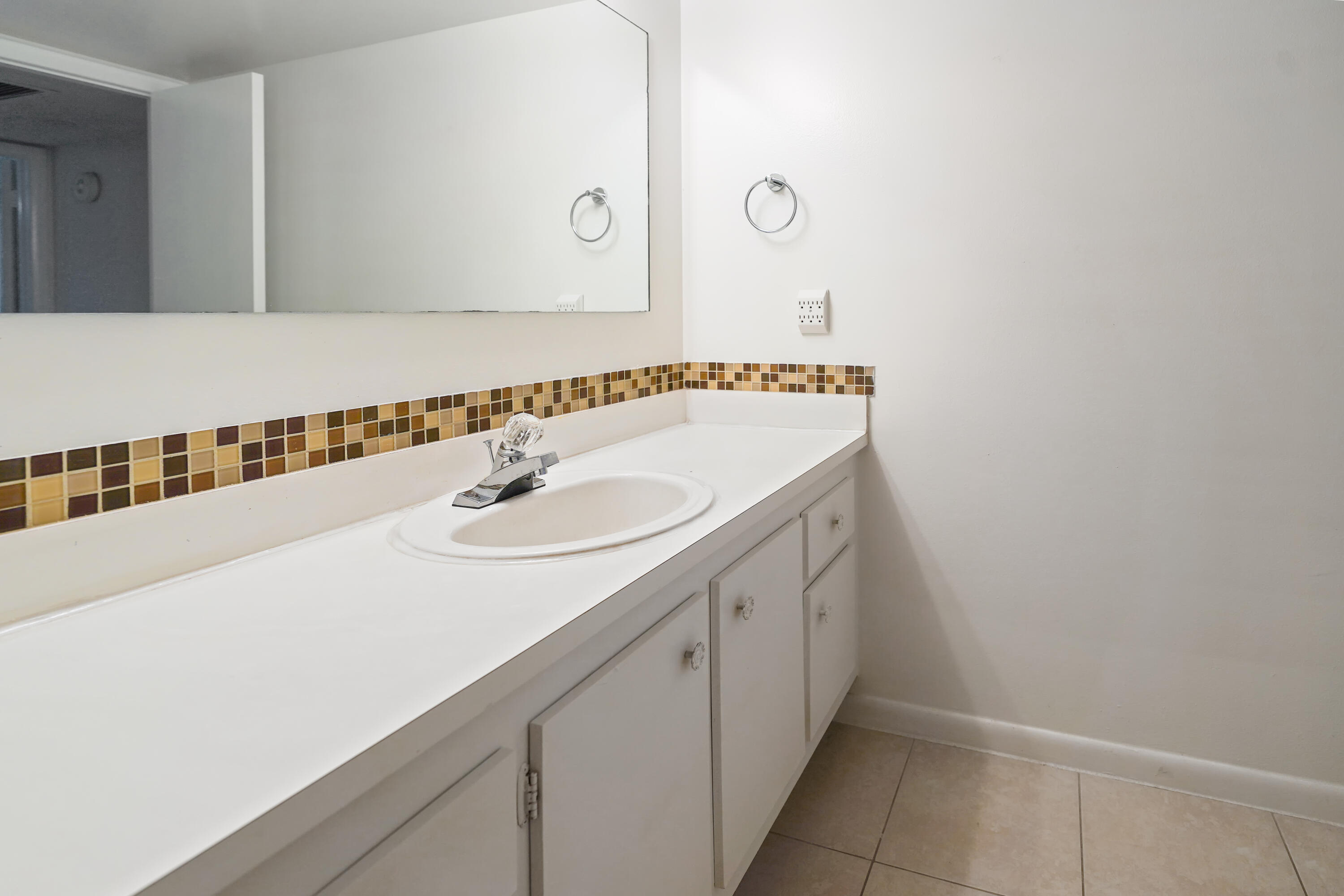 237 ALEMEDA Drive 3
