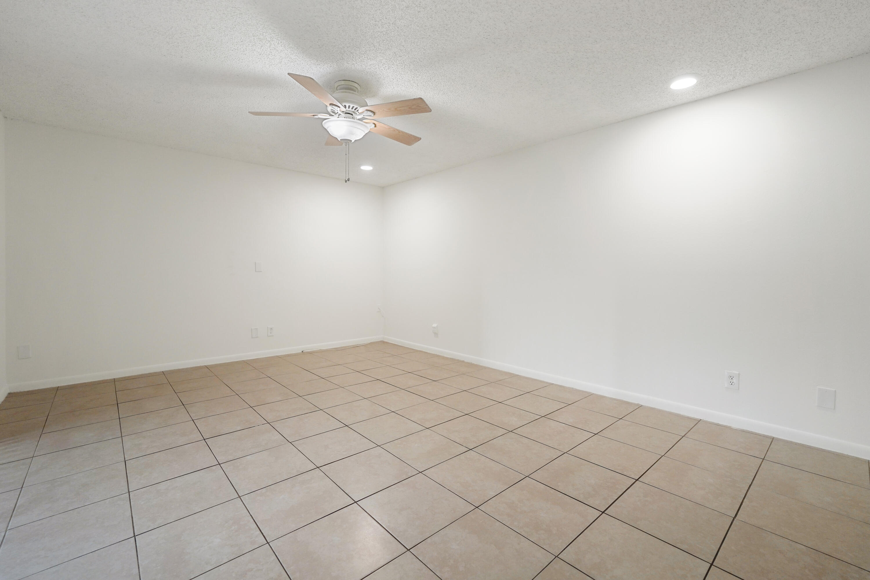 237 ALEMEDA Drive 3