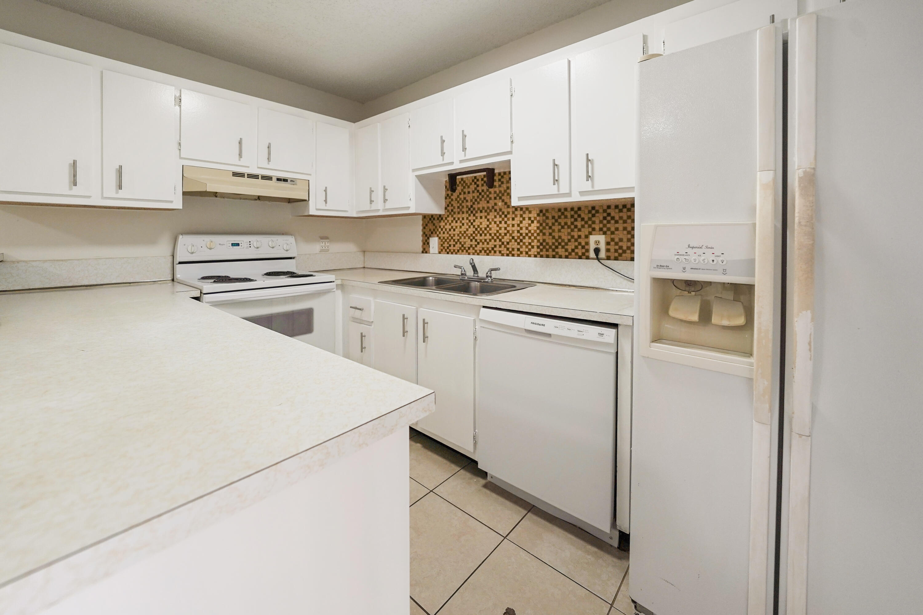 237 ALEMEDA Drive 3