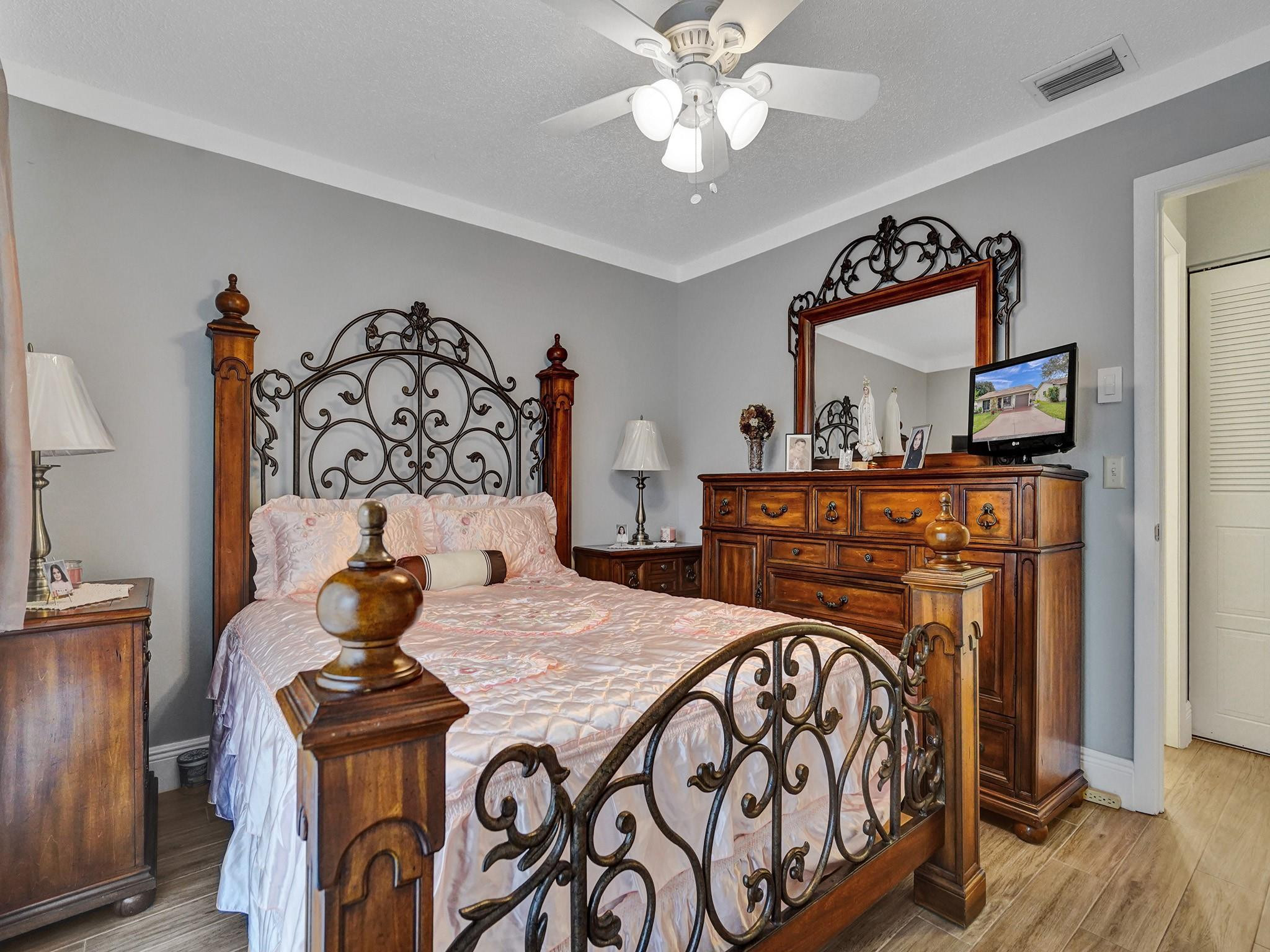 1950 SW 16th Ct