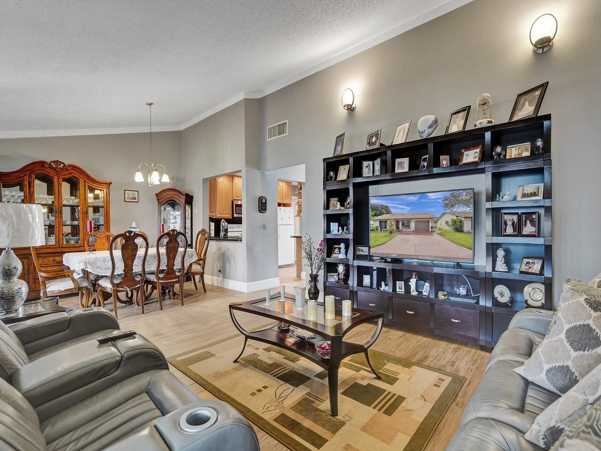 1950 SW 16th Ct