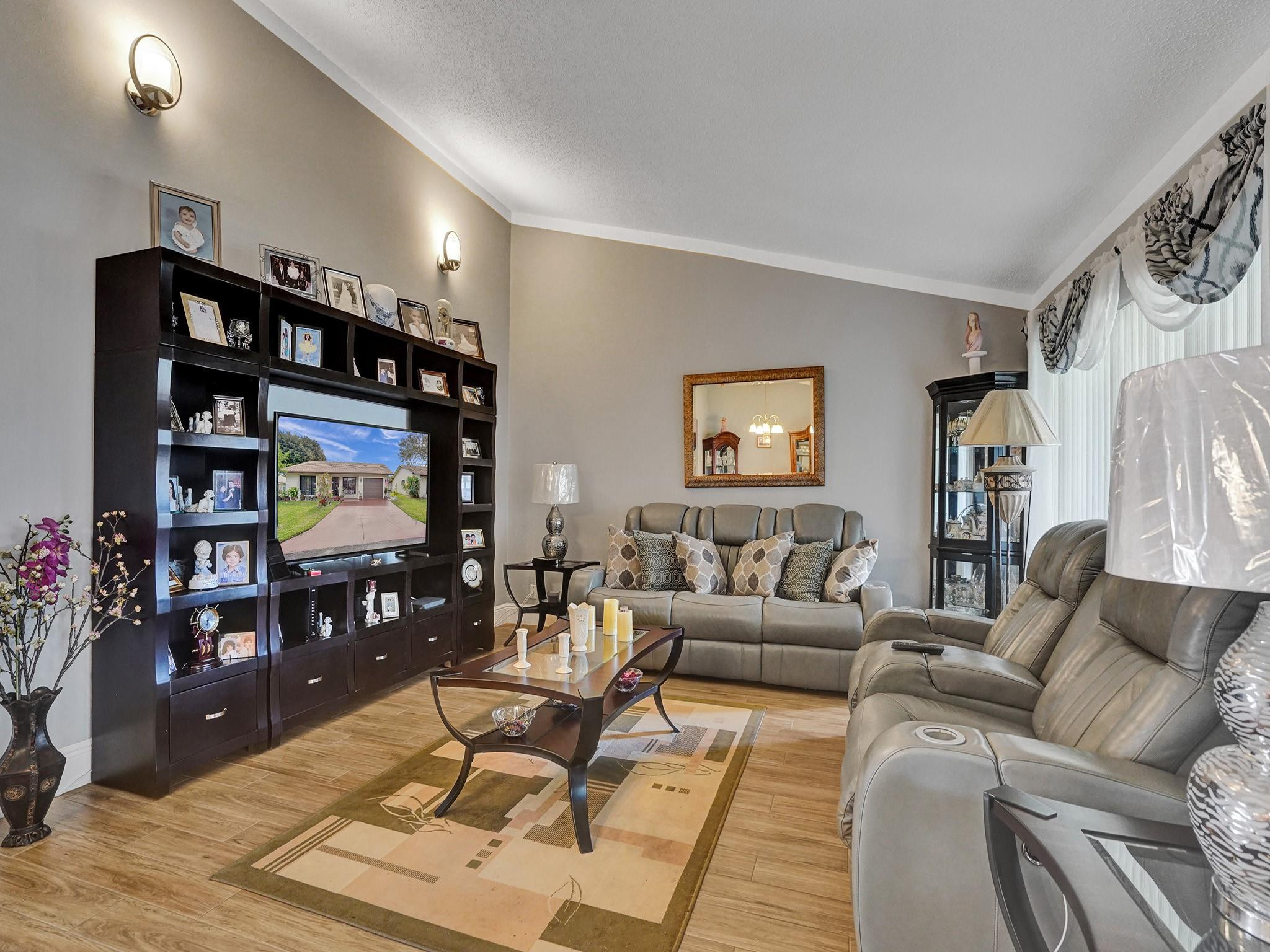 1950 SW 16th Ct