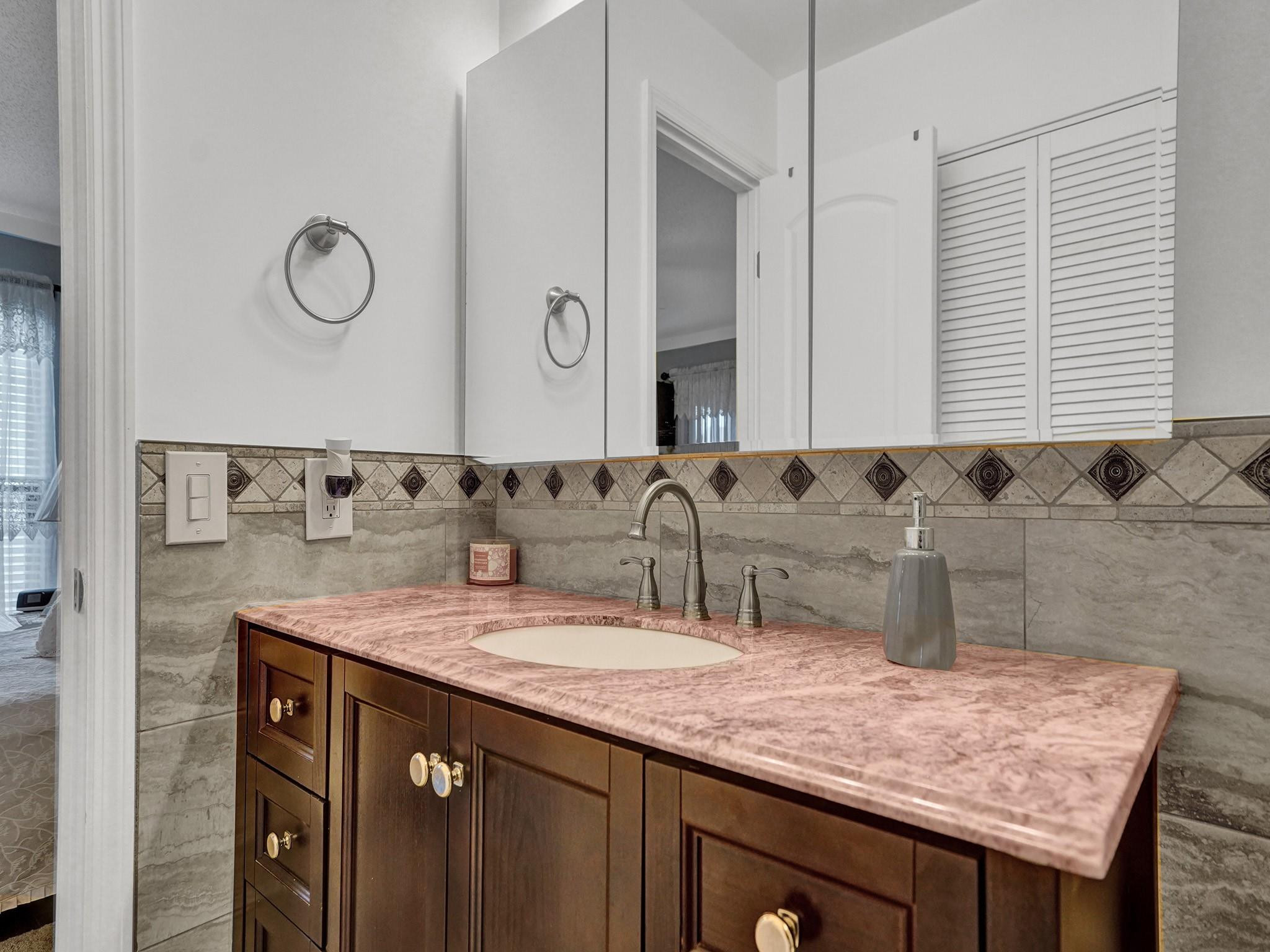 1950 SW 16th Ct
