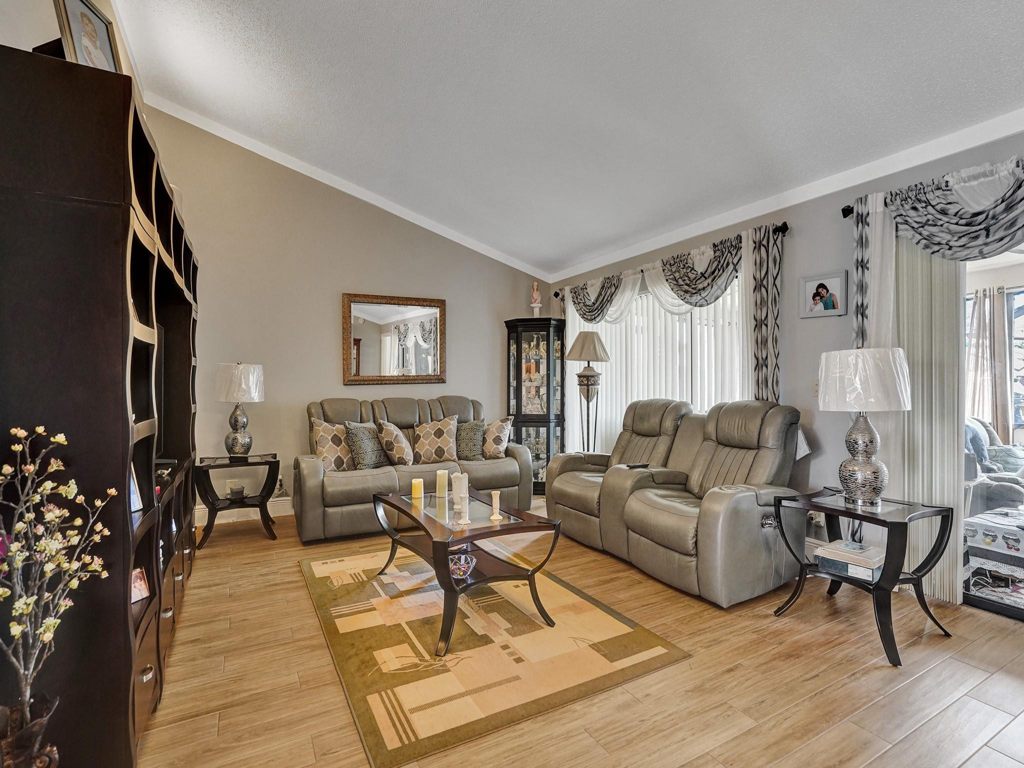 1950 SW 16th Ct