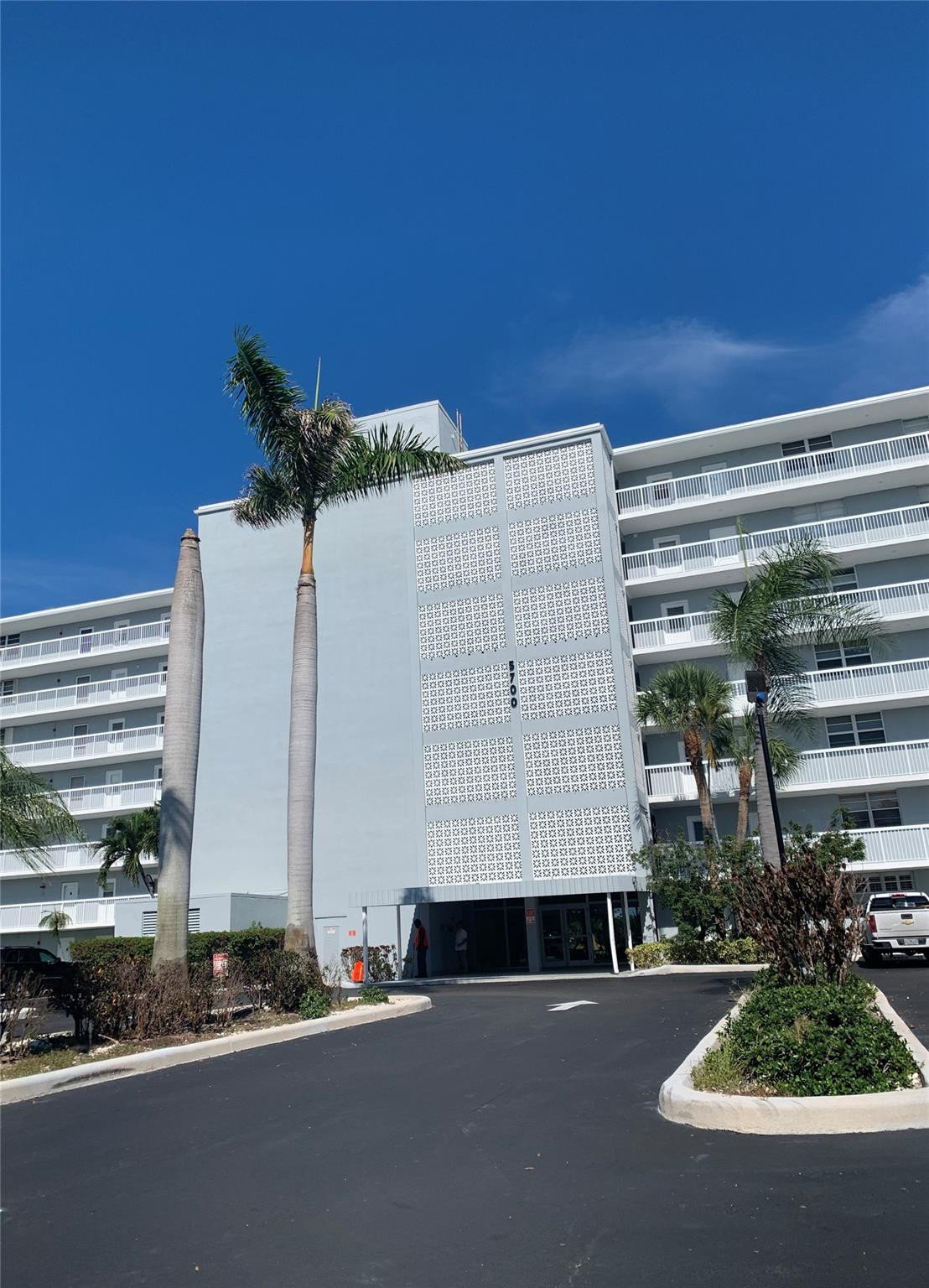 5700 NW 2nd Ave 305