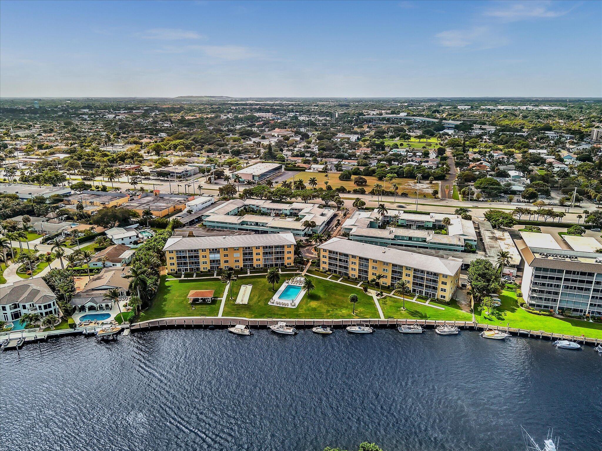 330 N Federal Highway 412