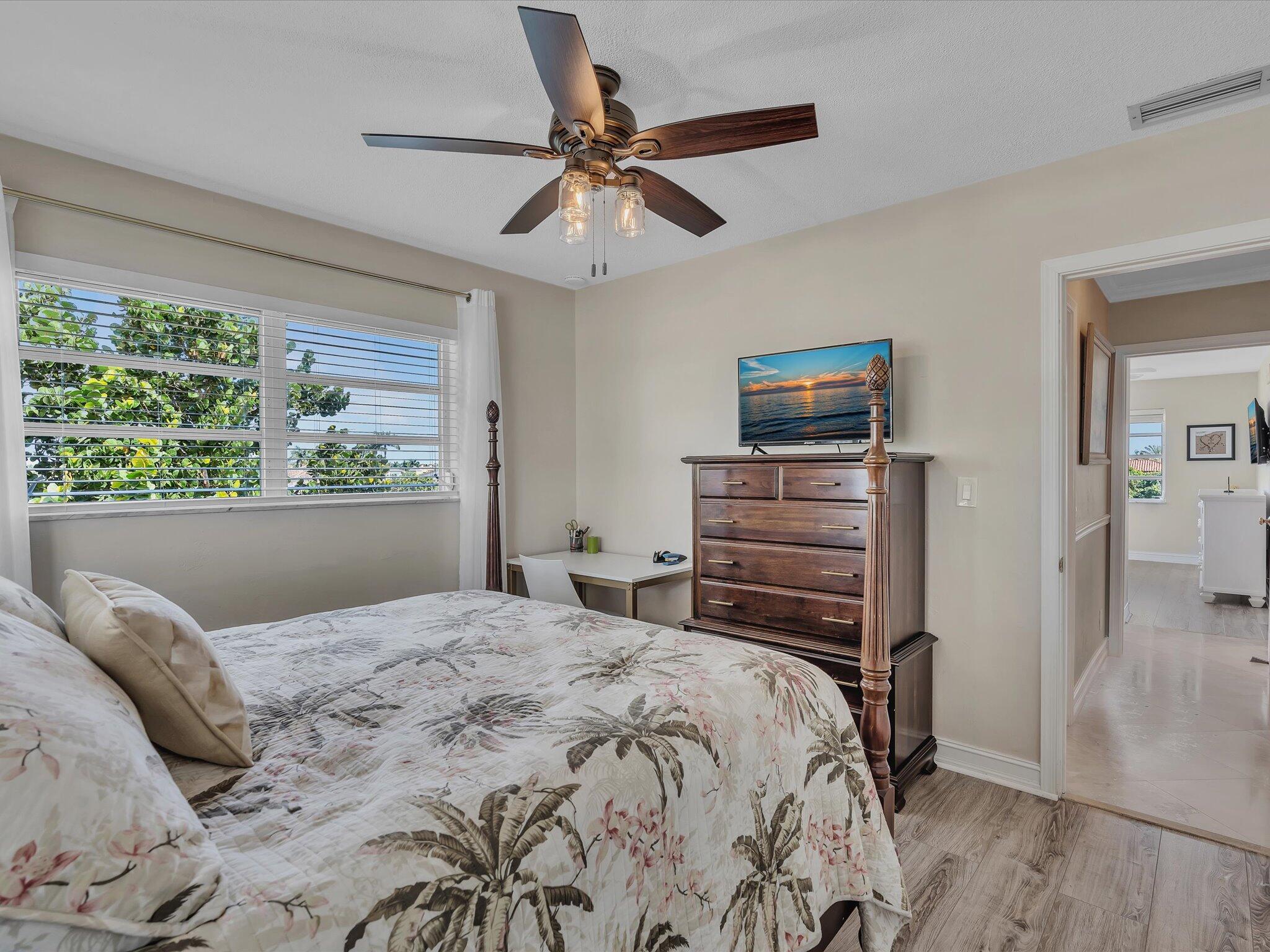 330 N Federal Highway 412