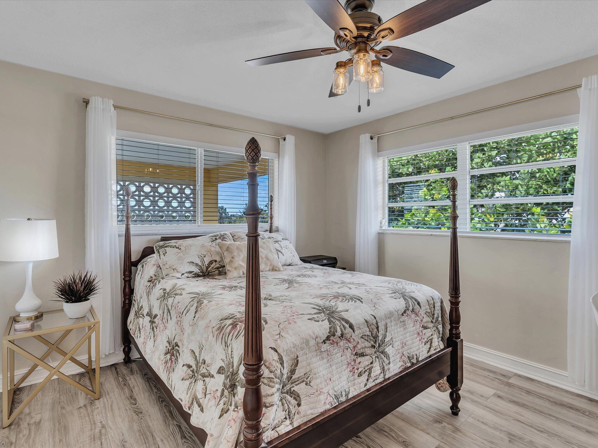 330 N Federal Highway 412