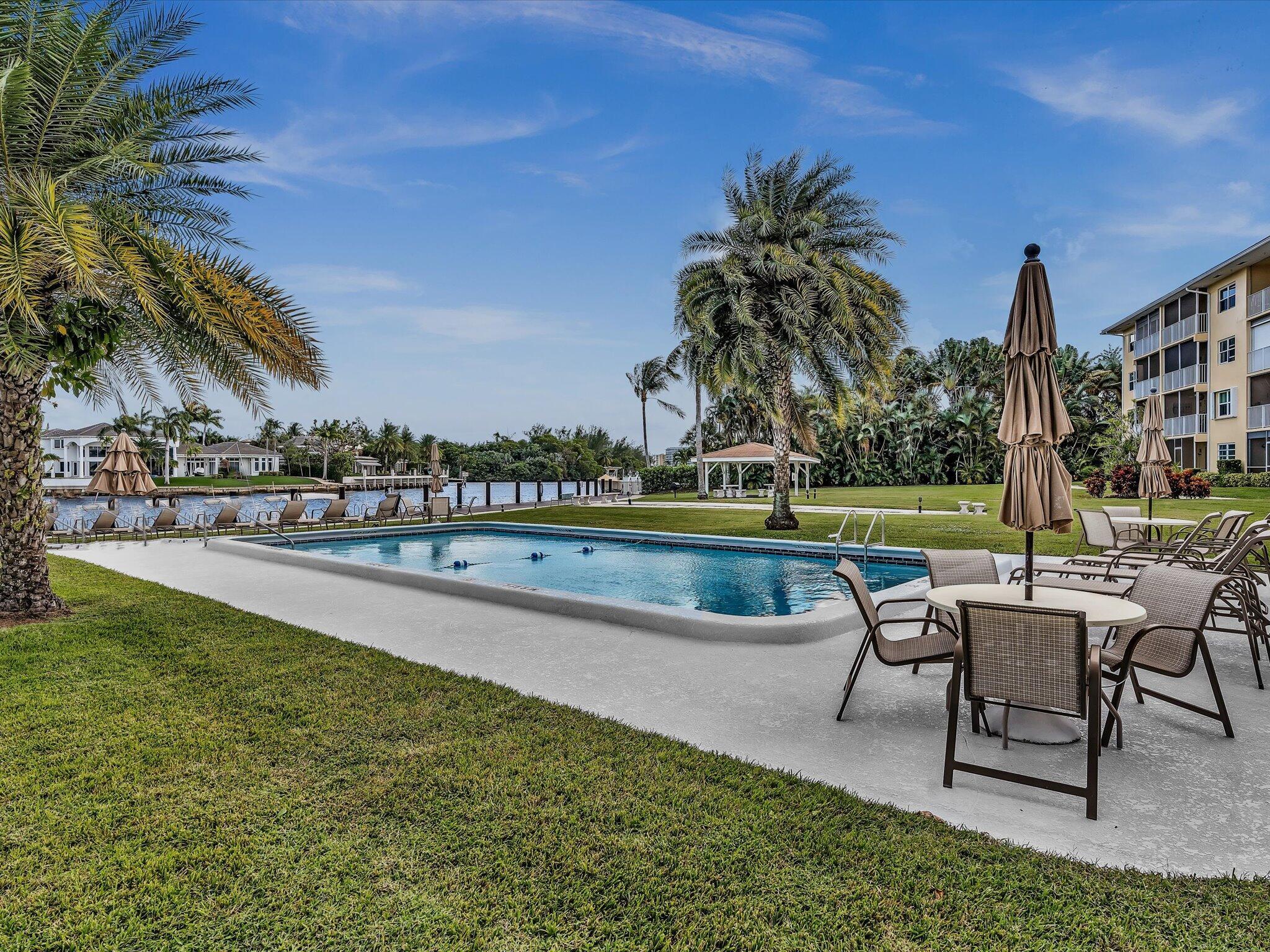 330 N Federal Highway 412