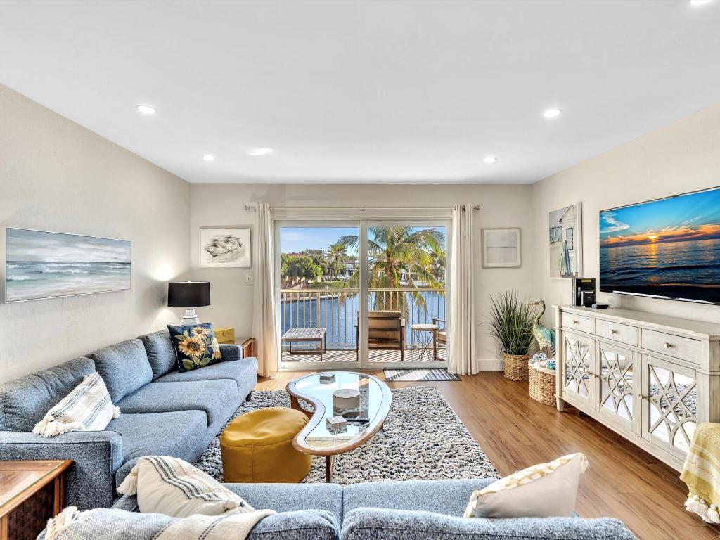 330 N Federal Highway 311