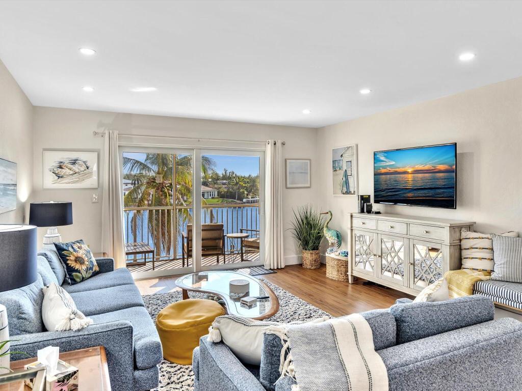 330 N Federal Highway 311