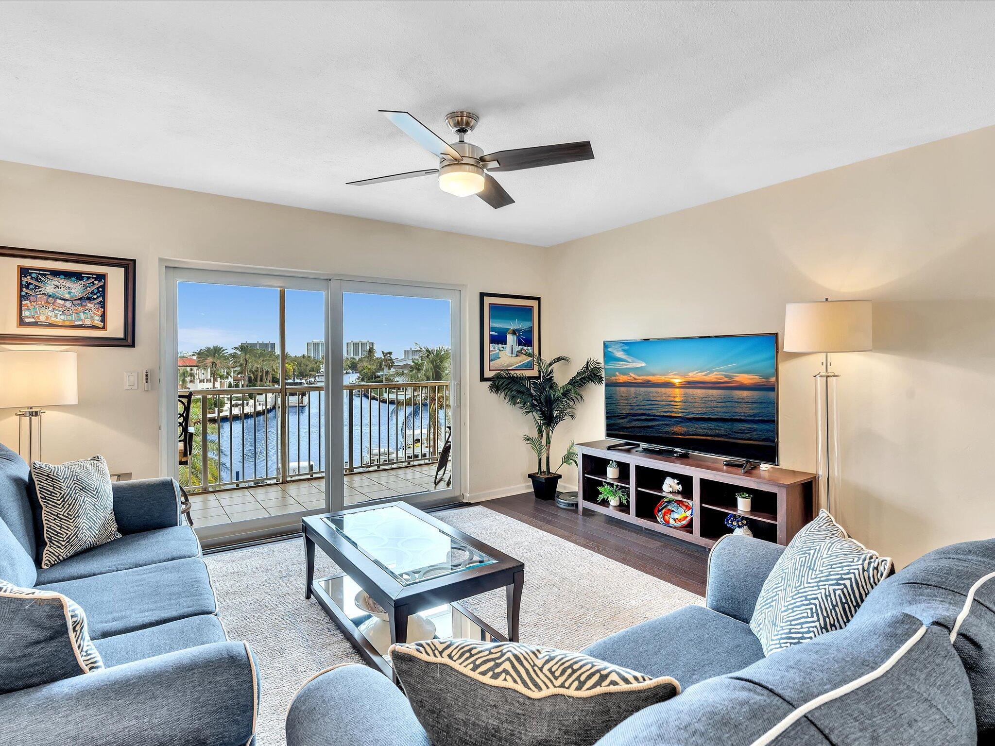 230 N Federal Highway 405