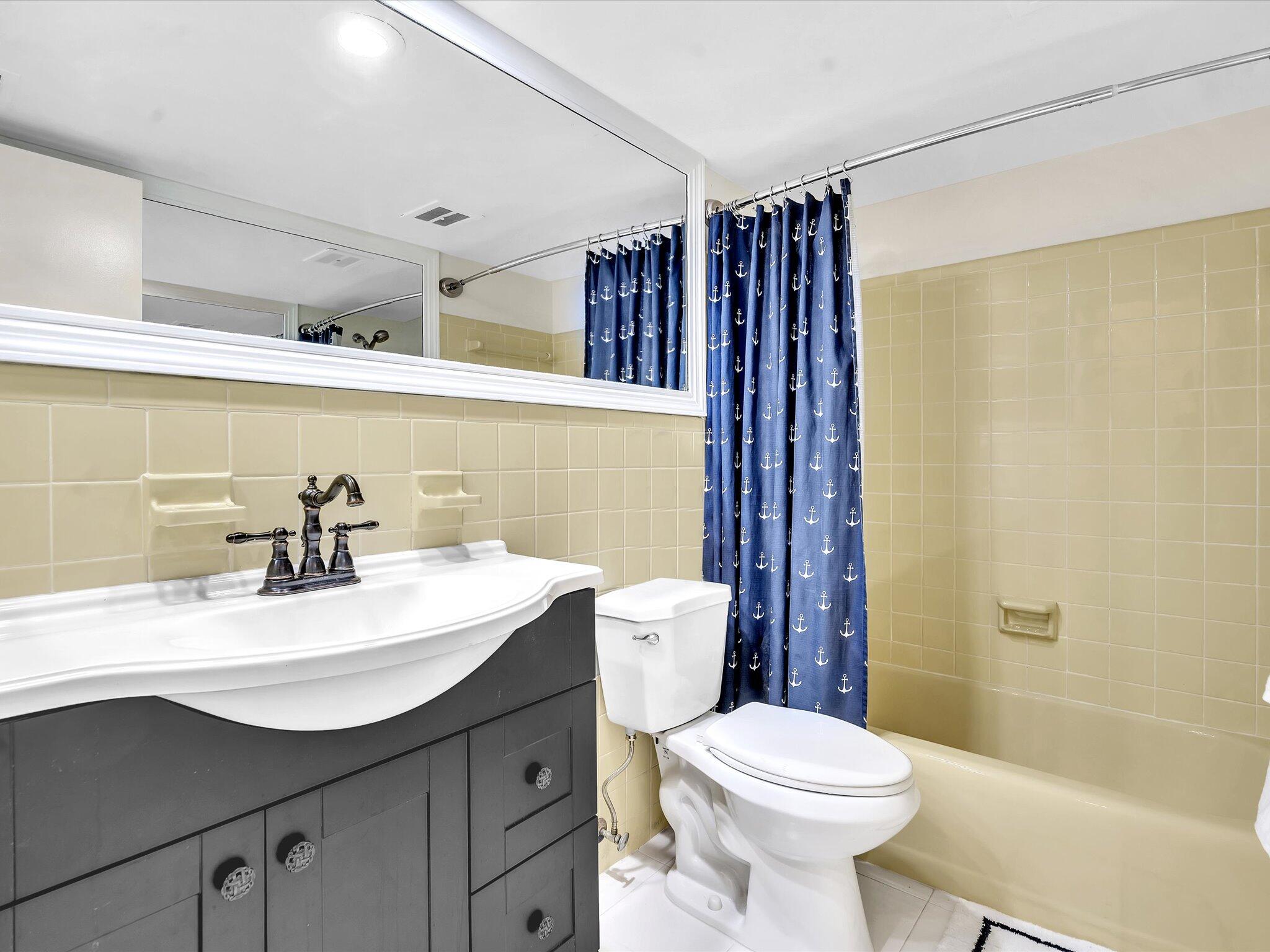 230 N Federal Highway 405