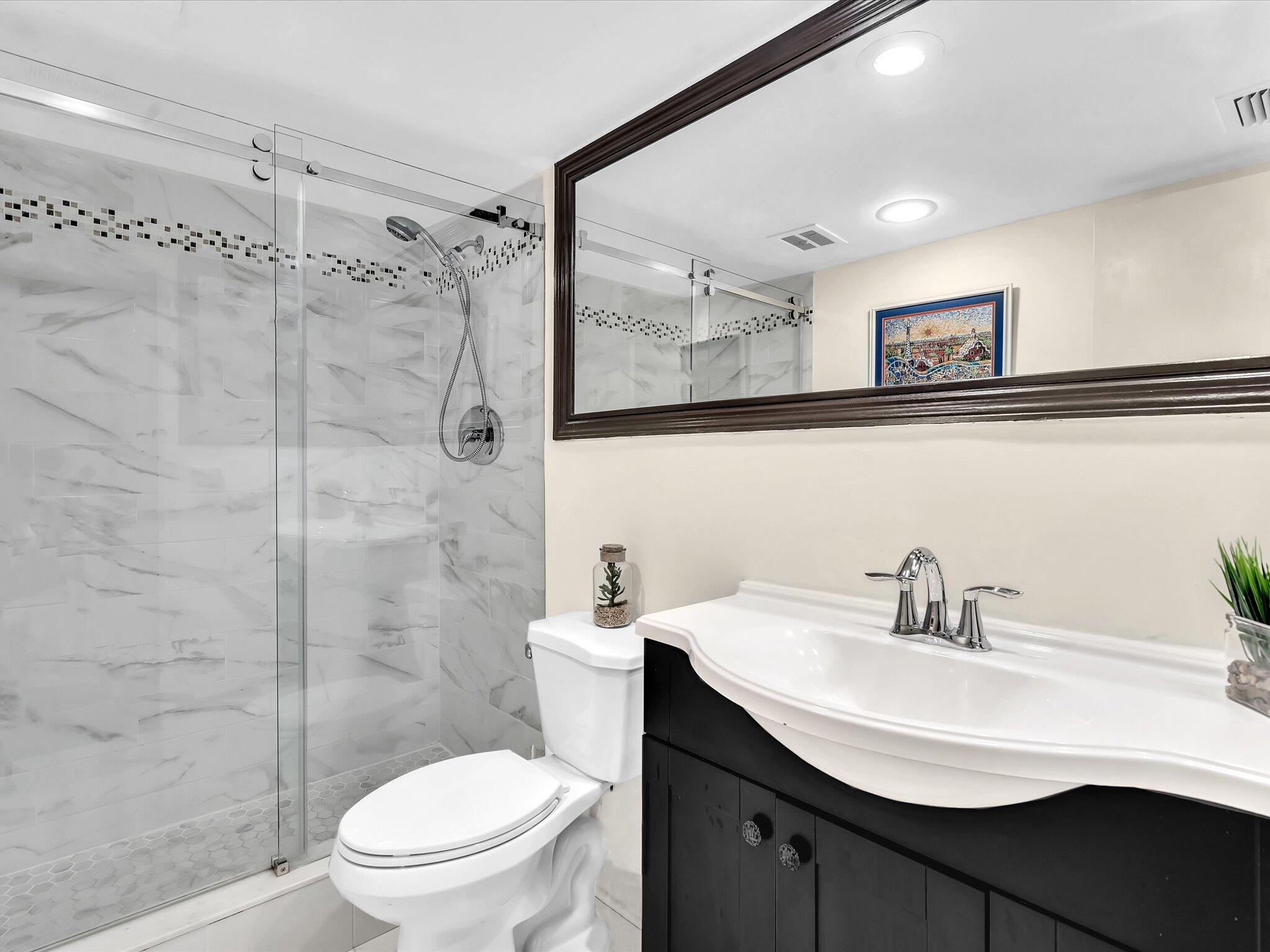 230 N Federal Highway 405