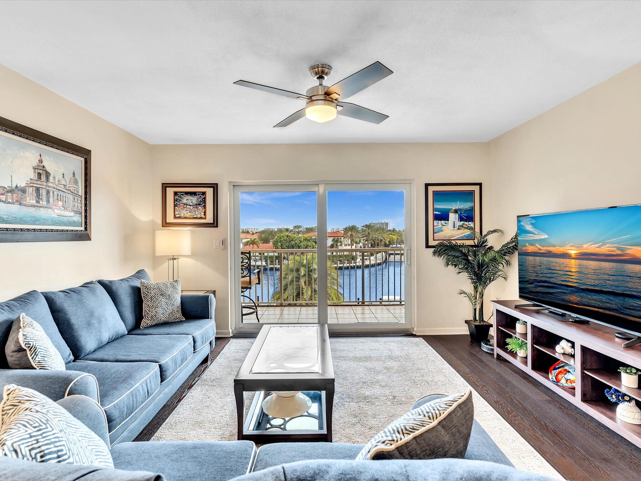 230 N Federal Highway 405