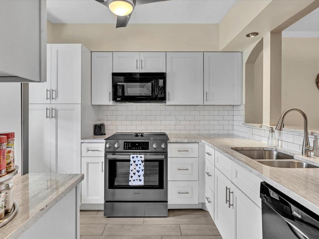 230 N Federal Highway 201