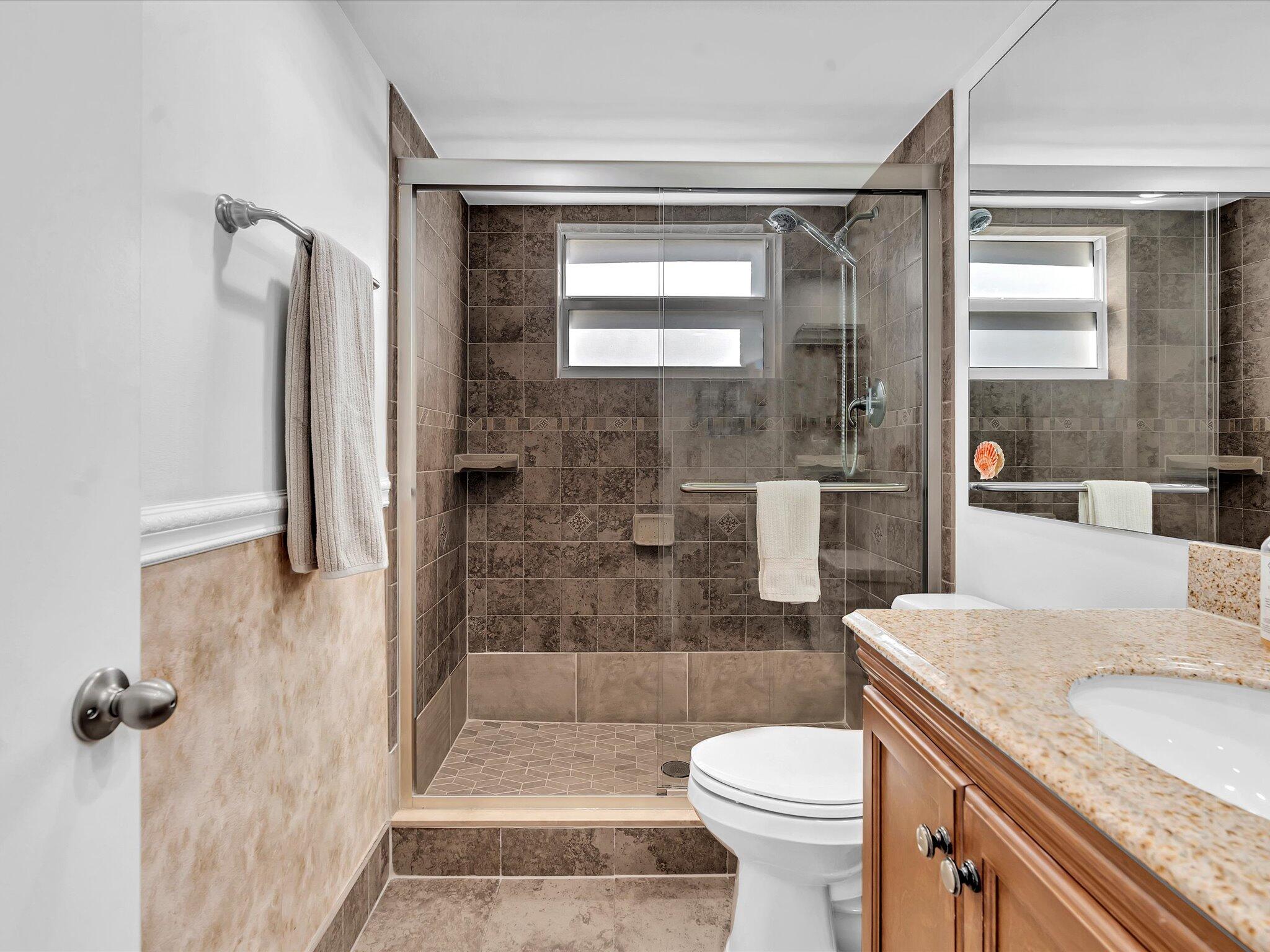 230 N Federal Highway 201