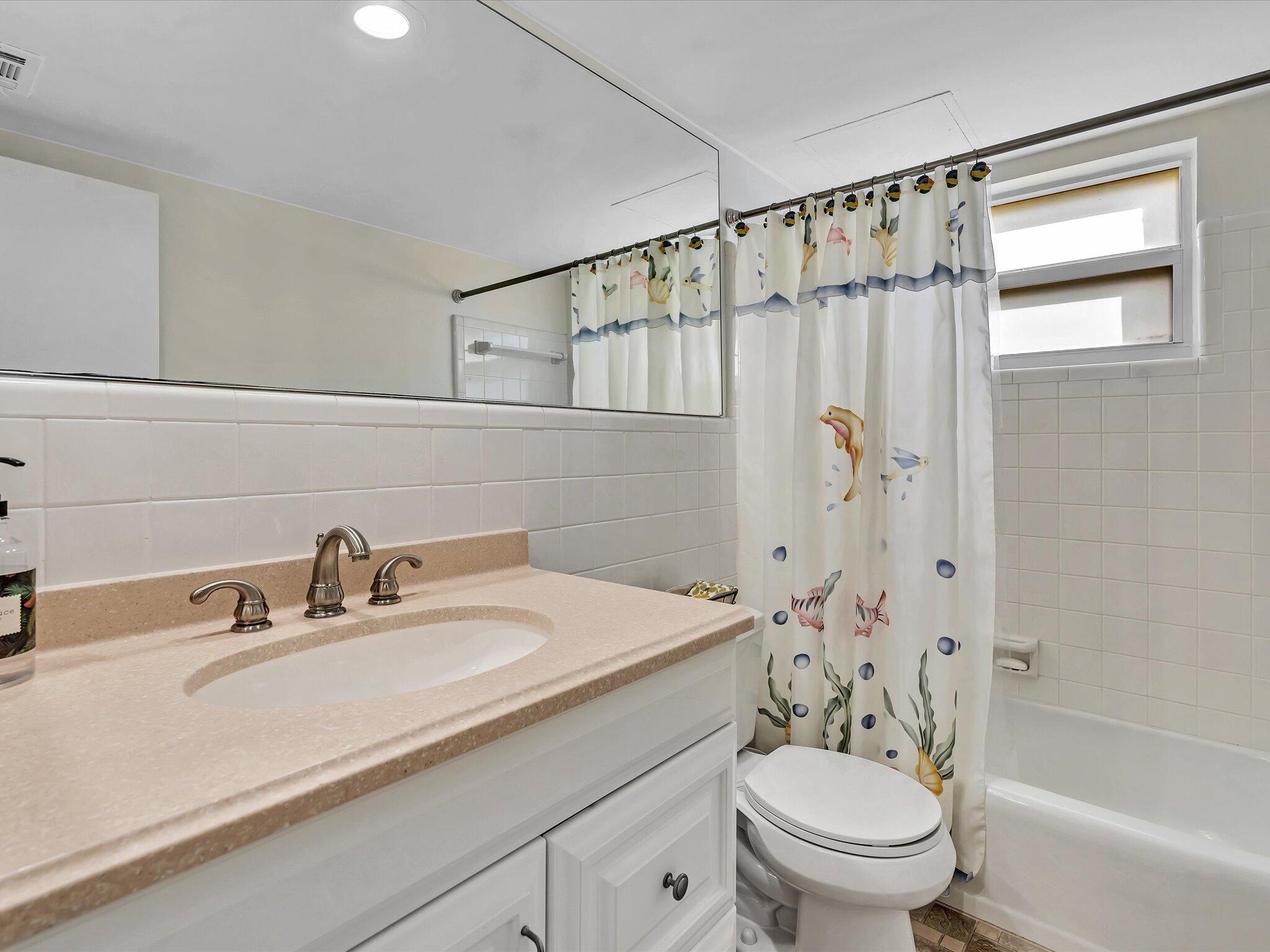 230 N Federal Highway 201