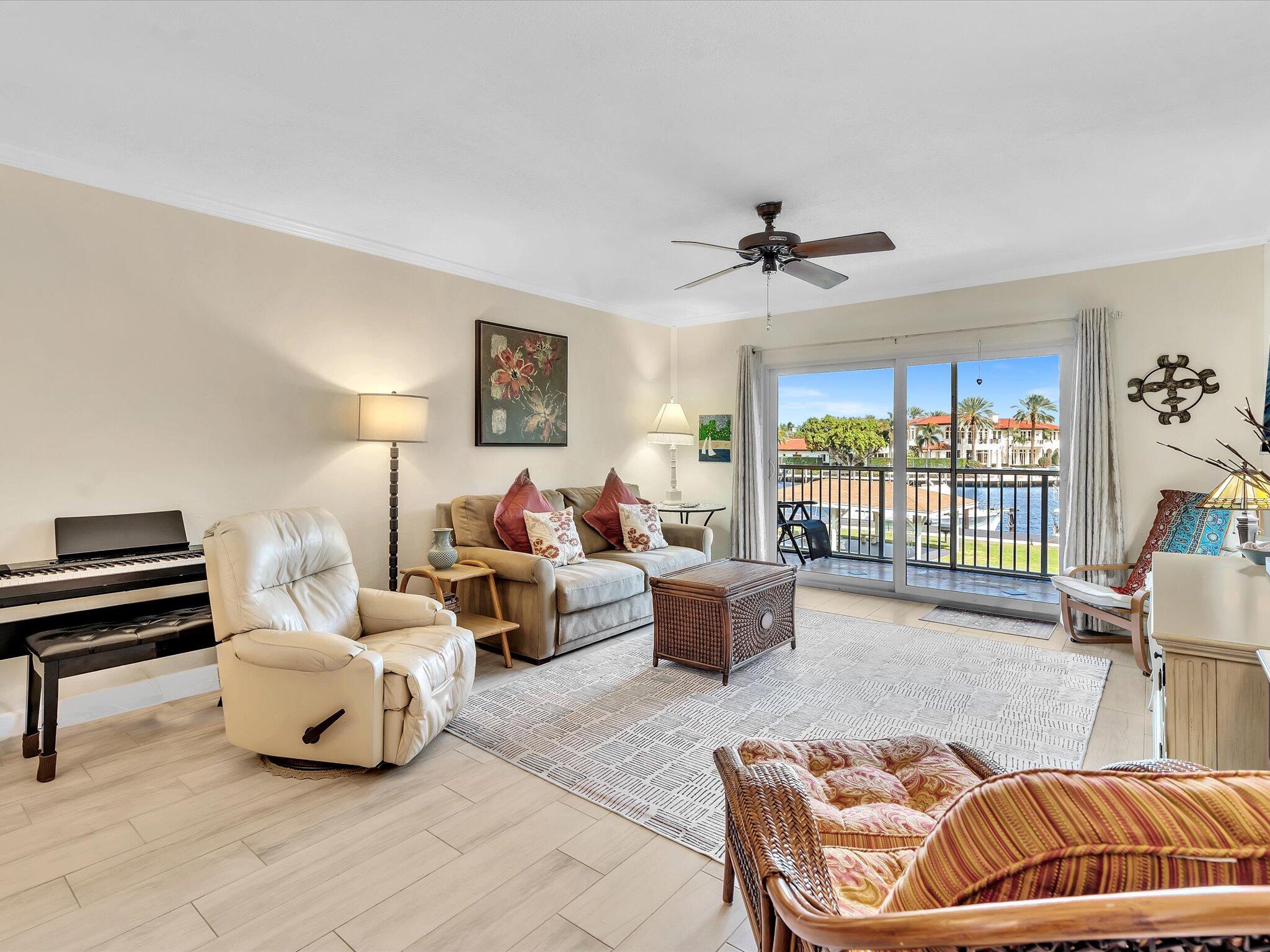 230 N Federal Highway 201