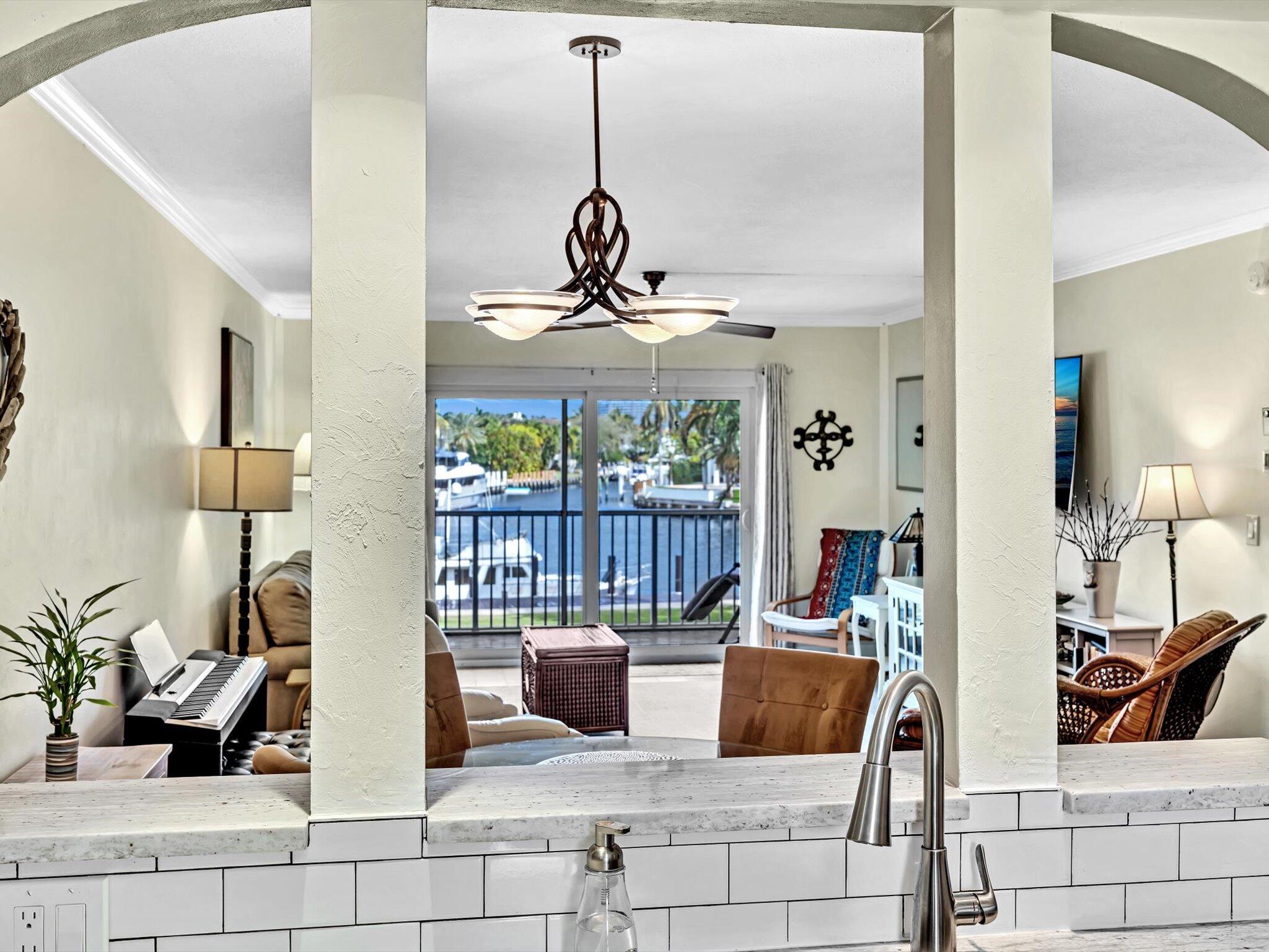 230 N Federal Highway 201