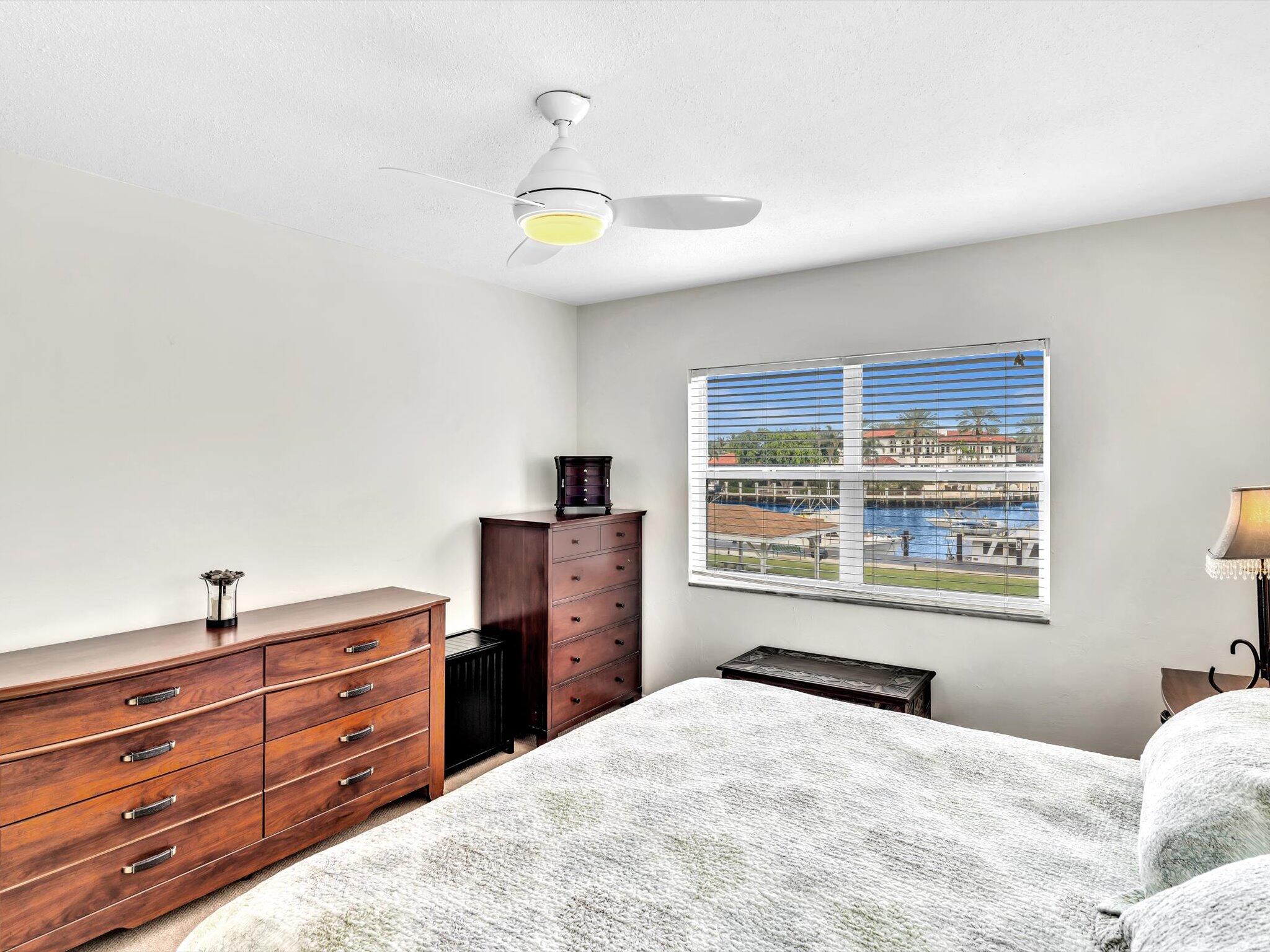 230 N Federal Highway 201