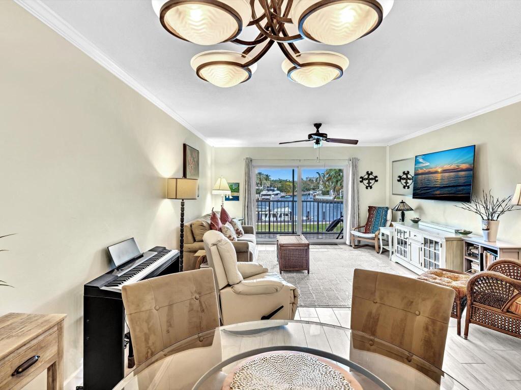 230 N Federal Highway 201