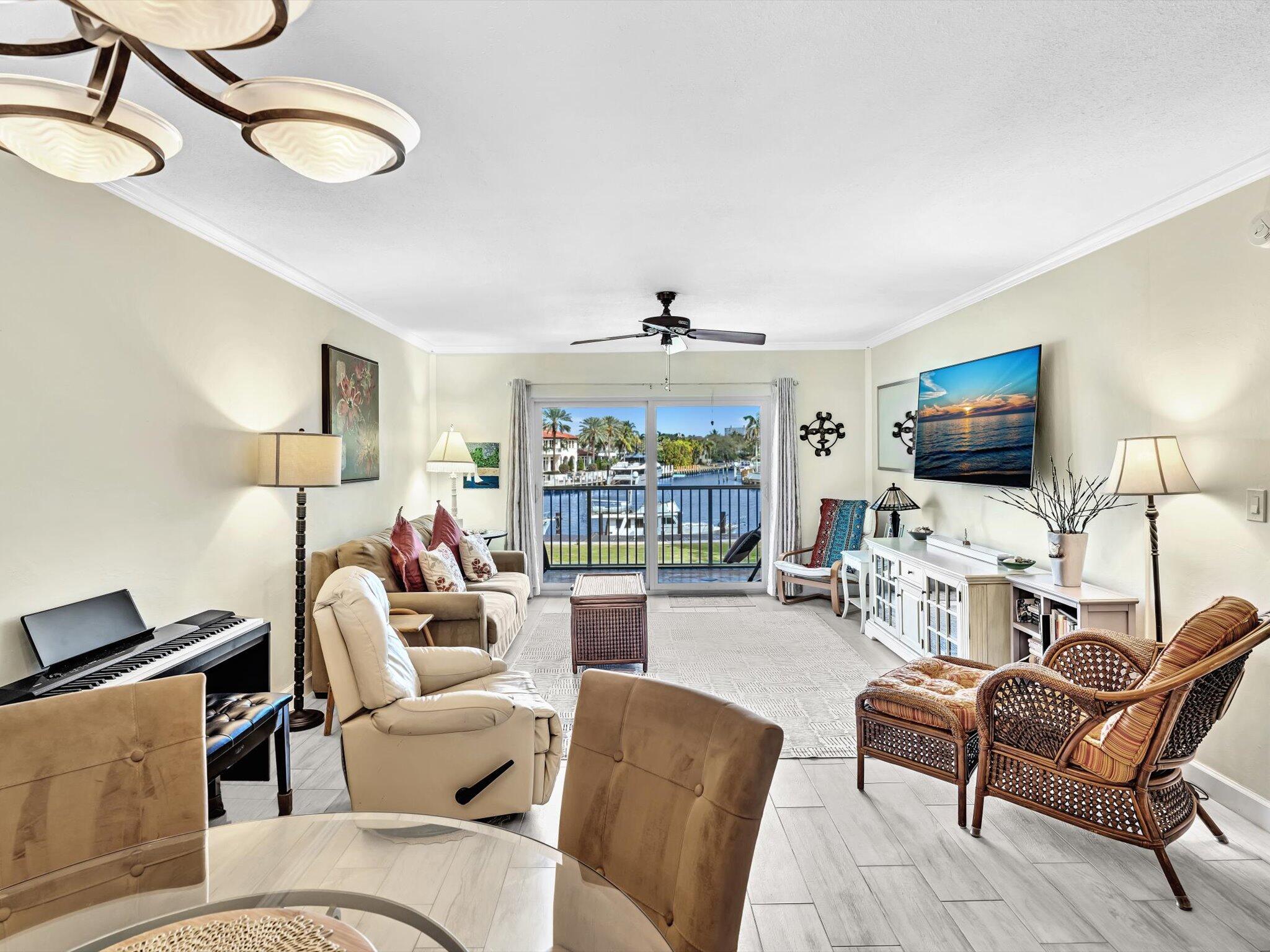 230 N Federal Highway 201