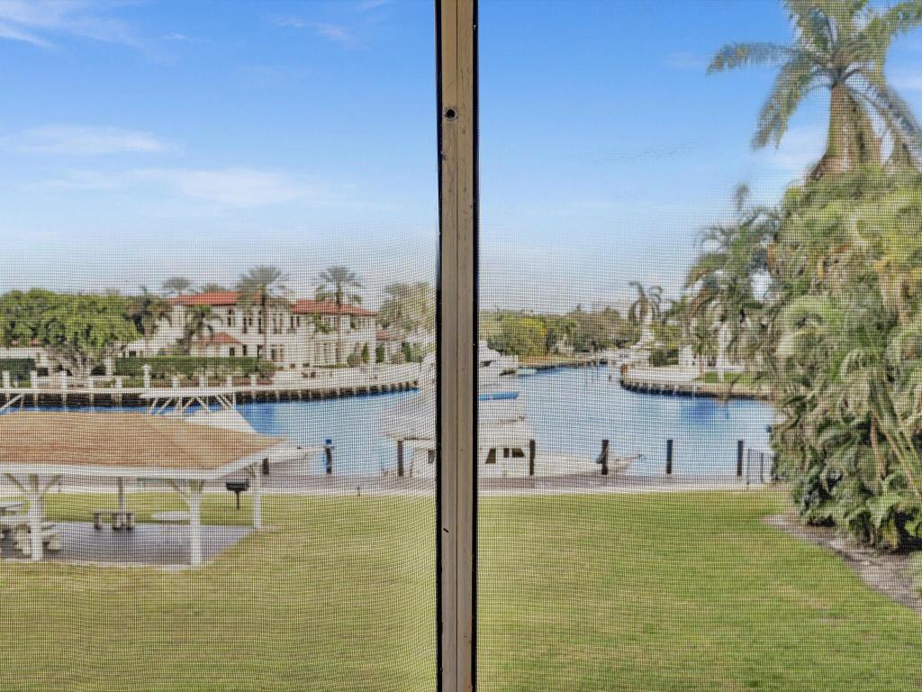 230 N Federal Highway 201