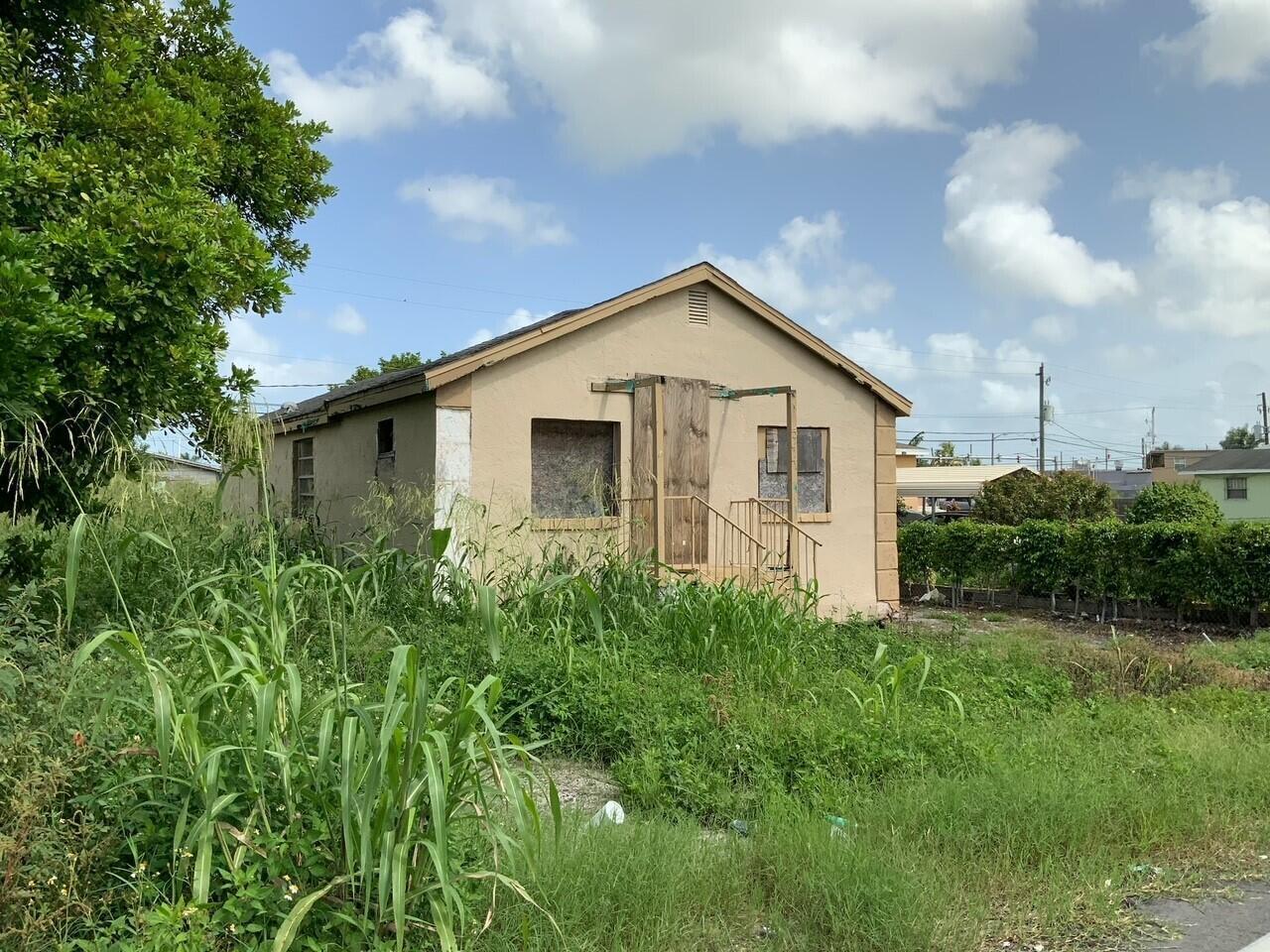 544 SW 4th Street