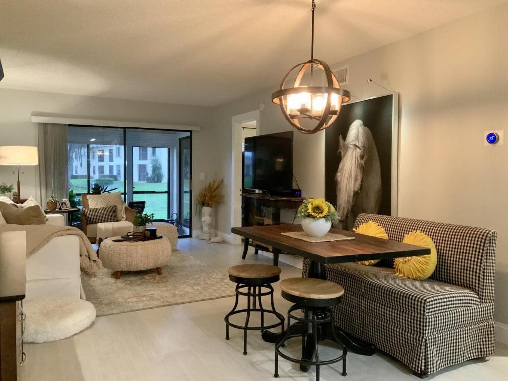 315 Palmwood Place 1170