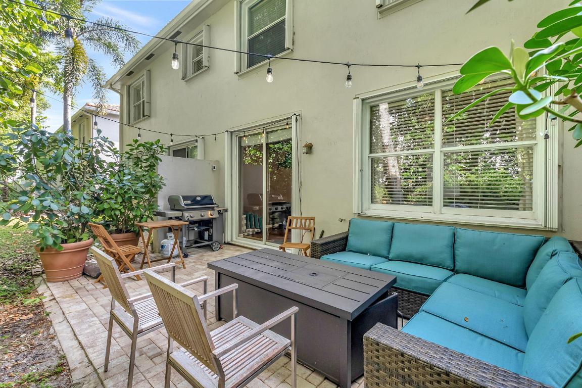 16089 Poppy Seed Circle 2007