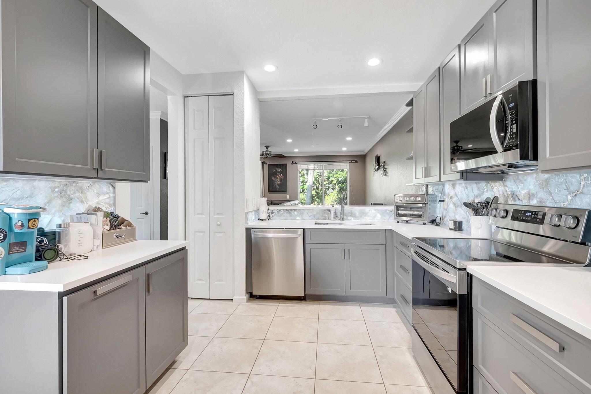 16089 Poppy Seed Circle 2007