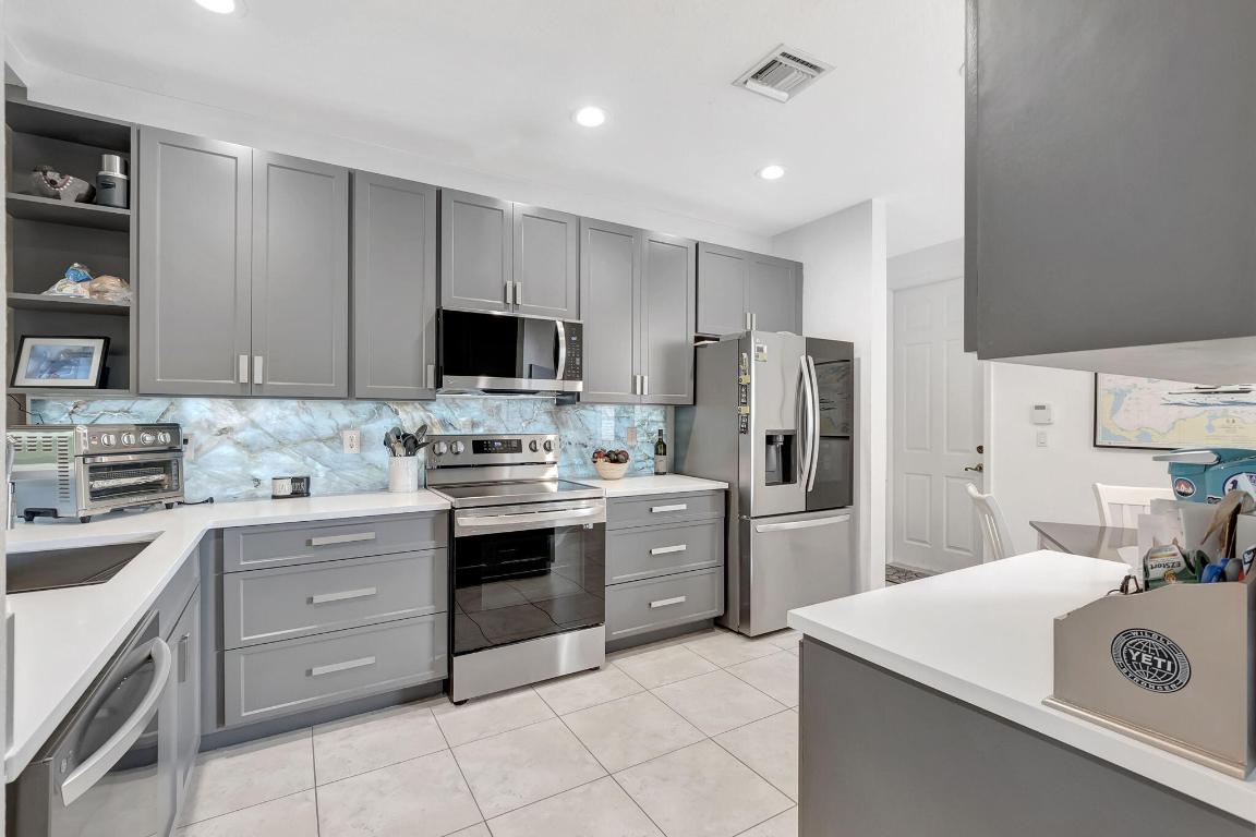 16089 Poppy Seed Circle 2007