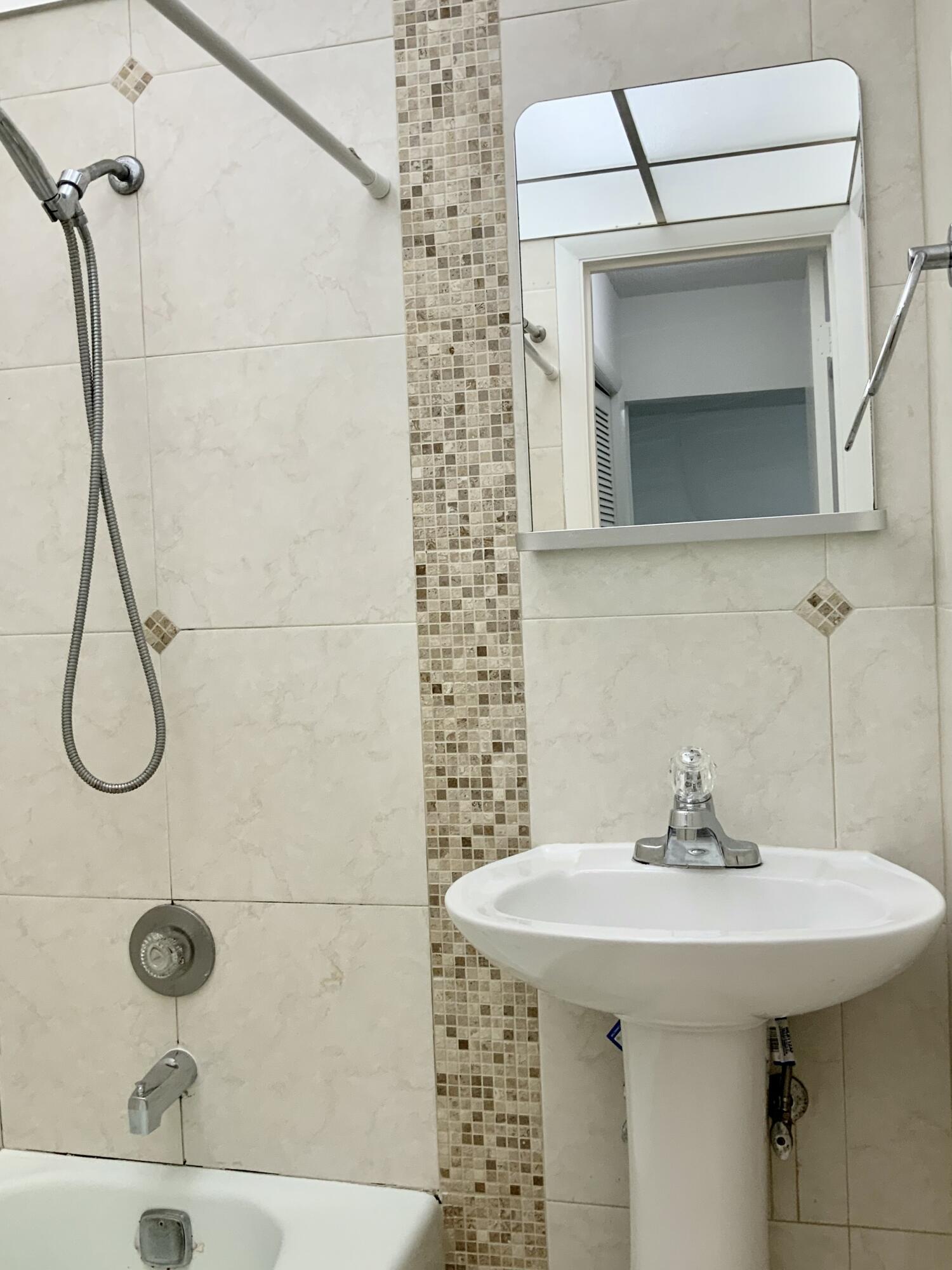 606 NW 13th Street 14