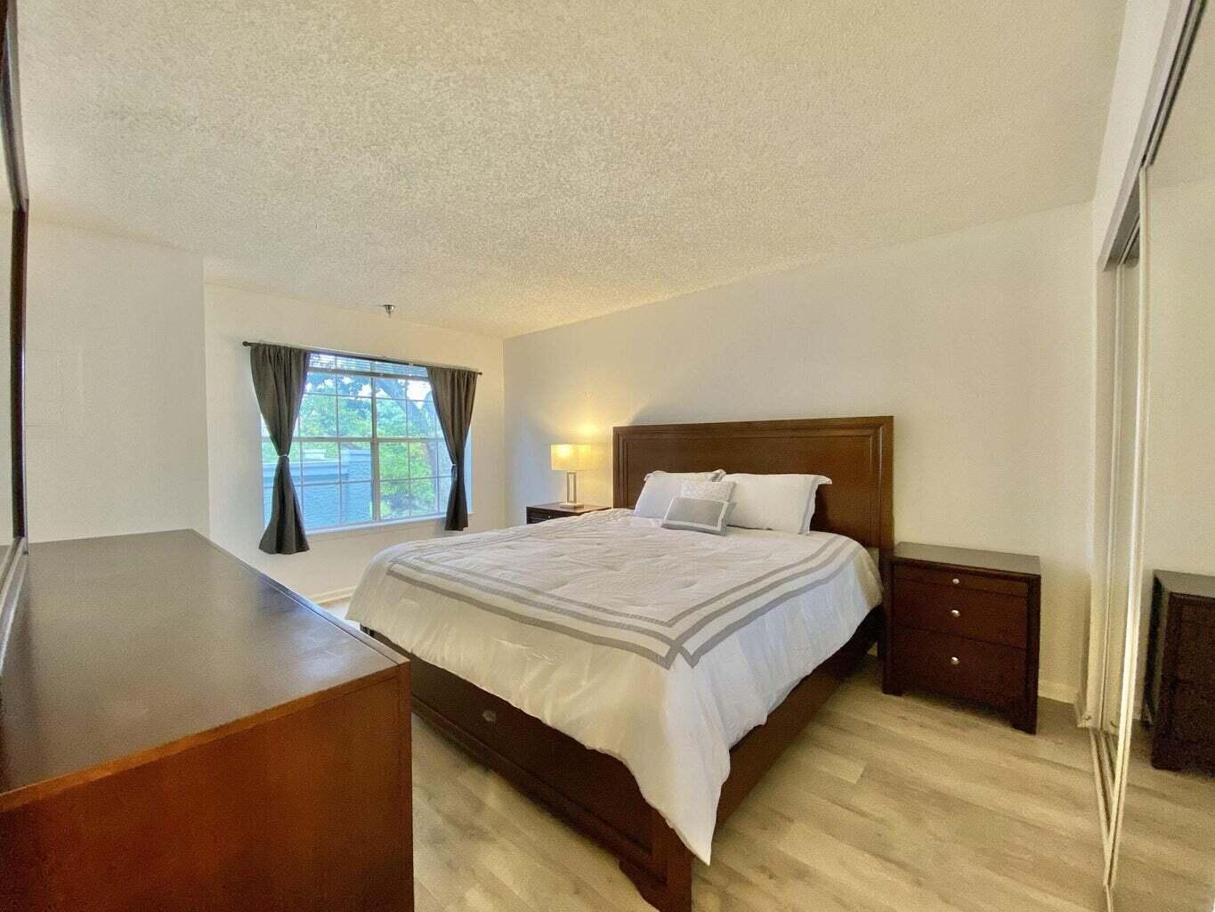 1050 Crystal Way P