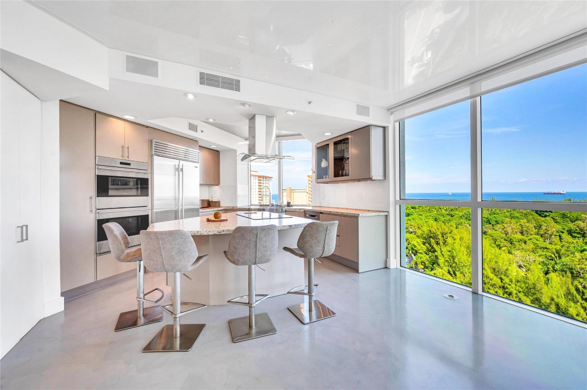 2845 NE 9th St Unit: 1101