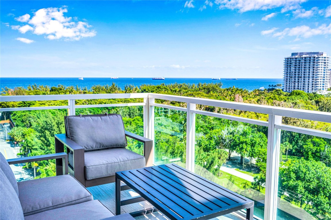 2845 NE 9th St Unit: 1101