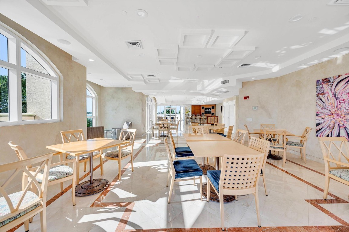 2845 NE 9th St Unit: 1101