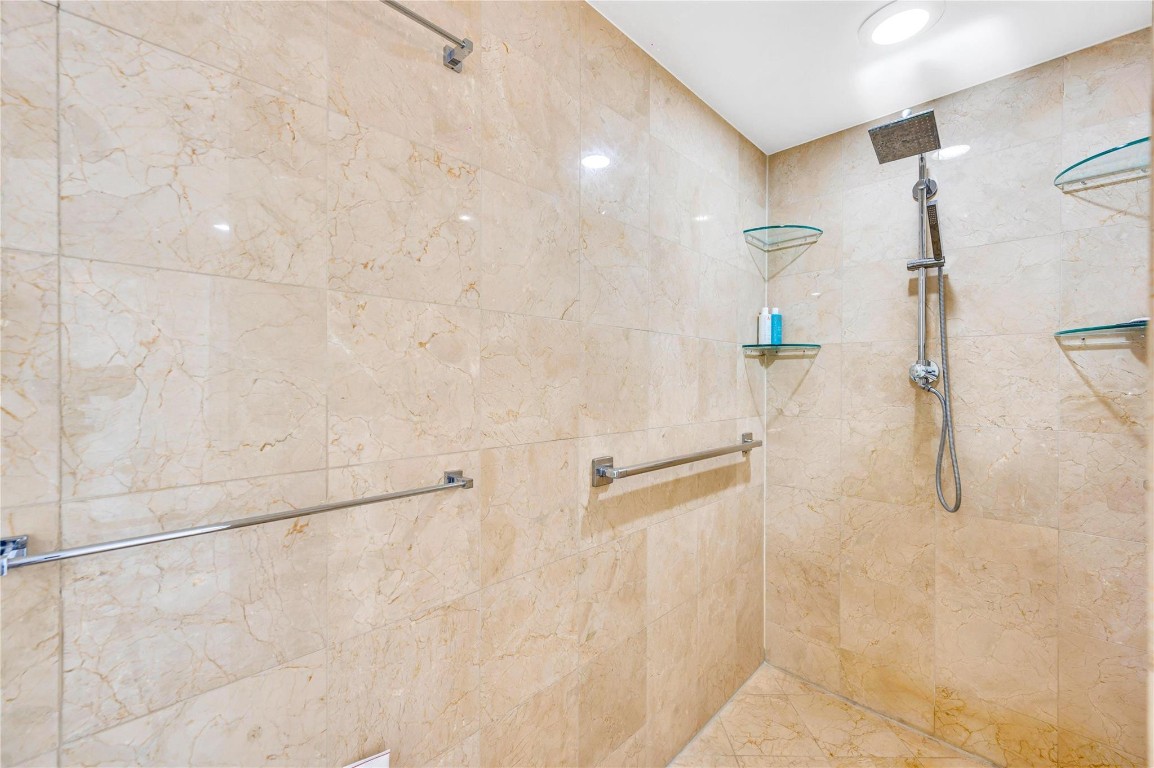 2845 NE 9th St Unit: 1101