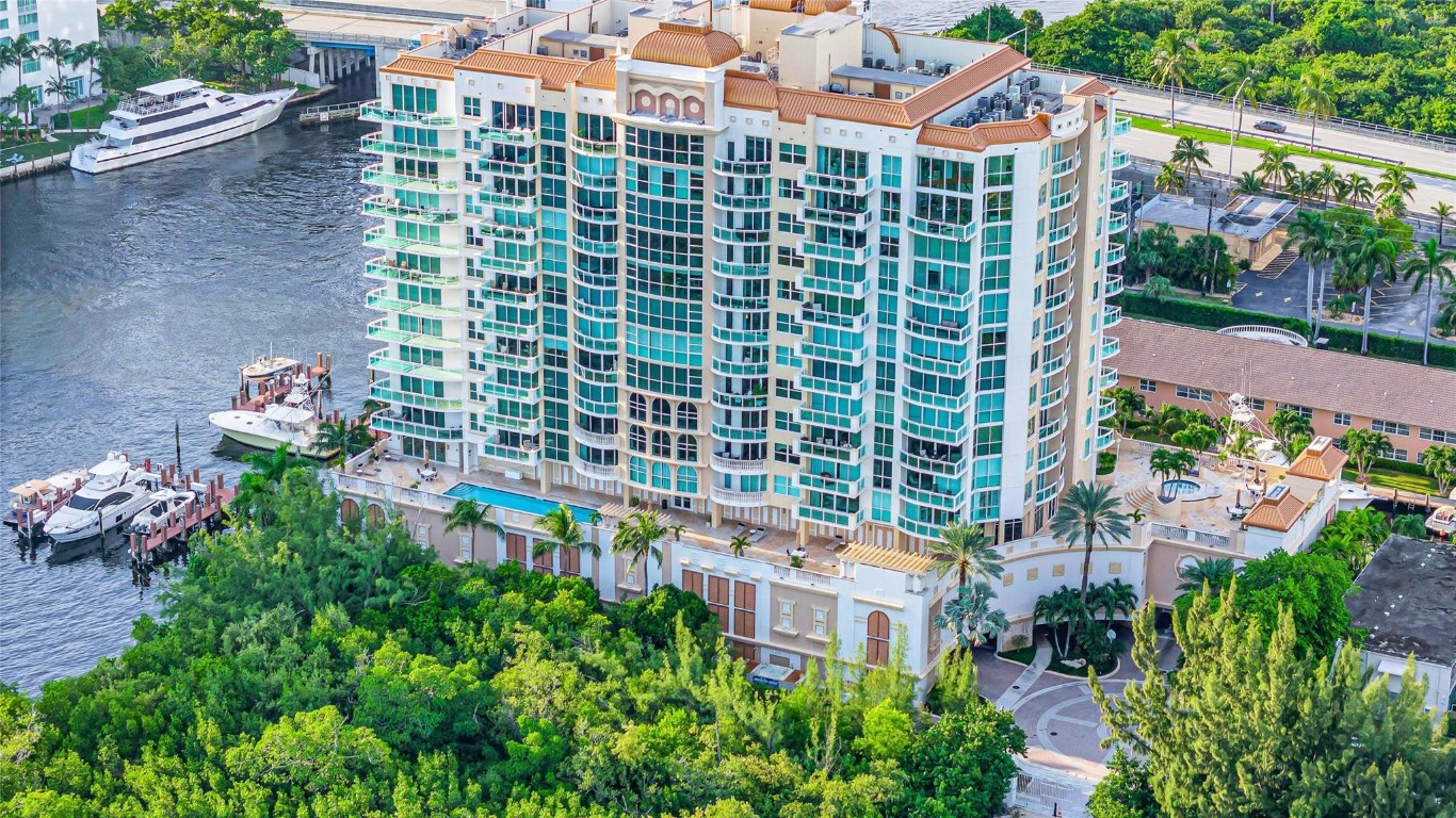 2845 NE 9th St Unit: 1101